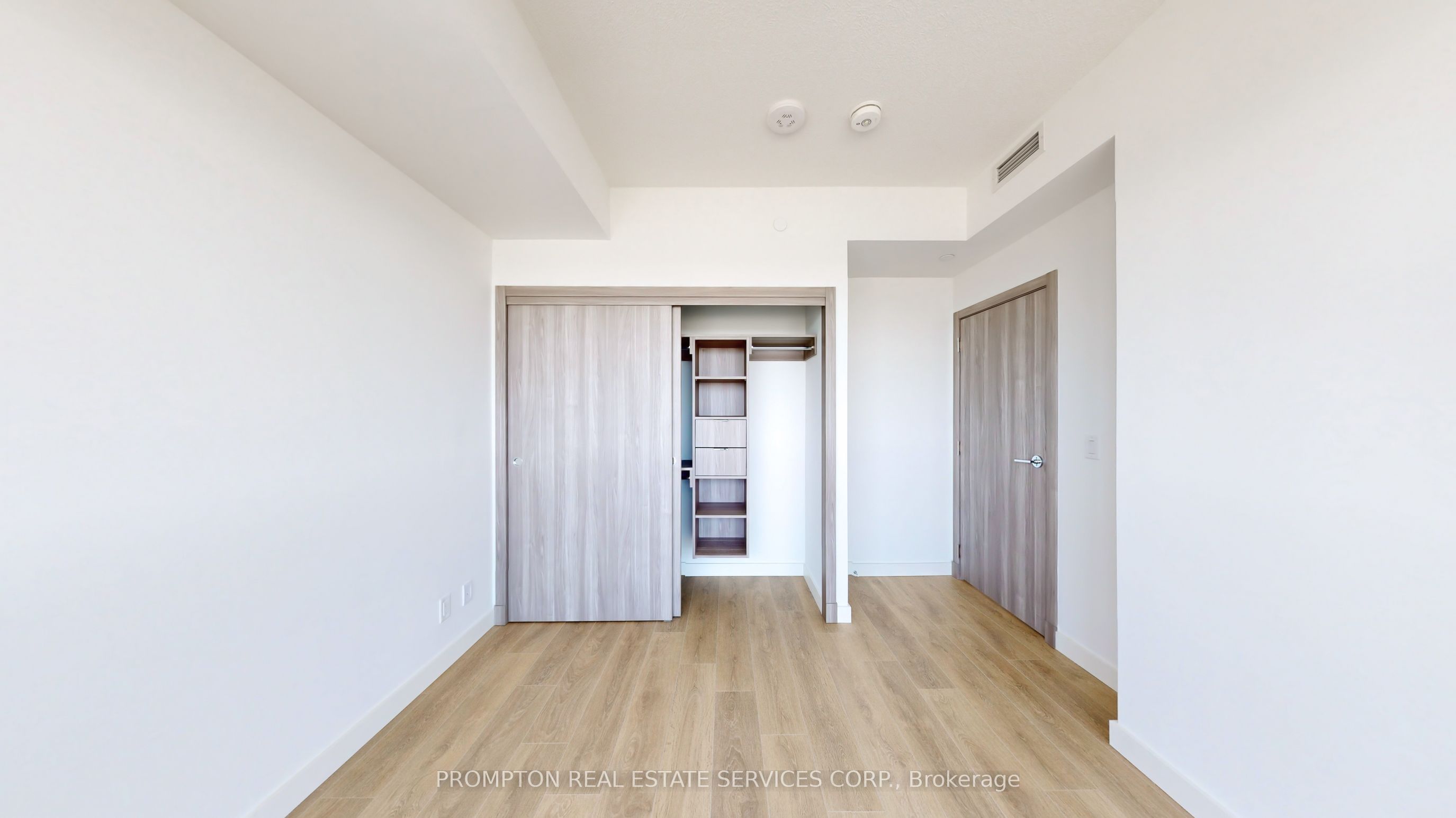 85 Mcmahon Drive 1211 Property Photo 24