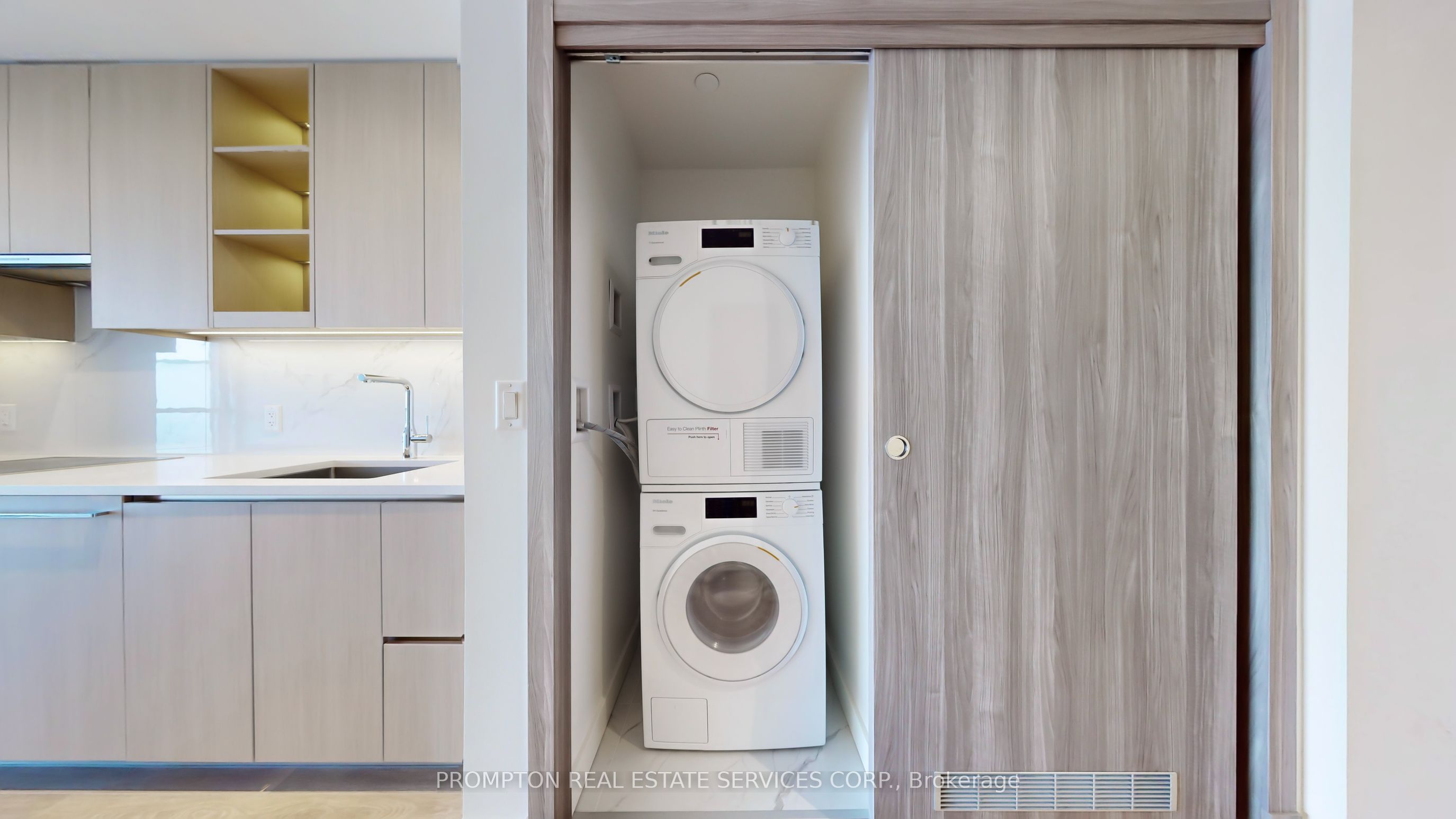 85 Mcmahon Drive 1211 Property Photo 26