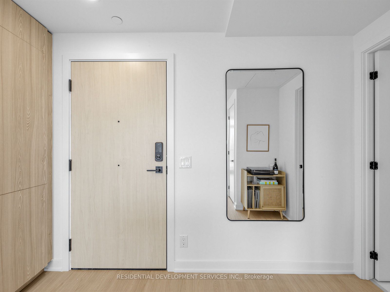 699 Sheppard Avenue E 1111 Property Photo 4