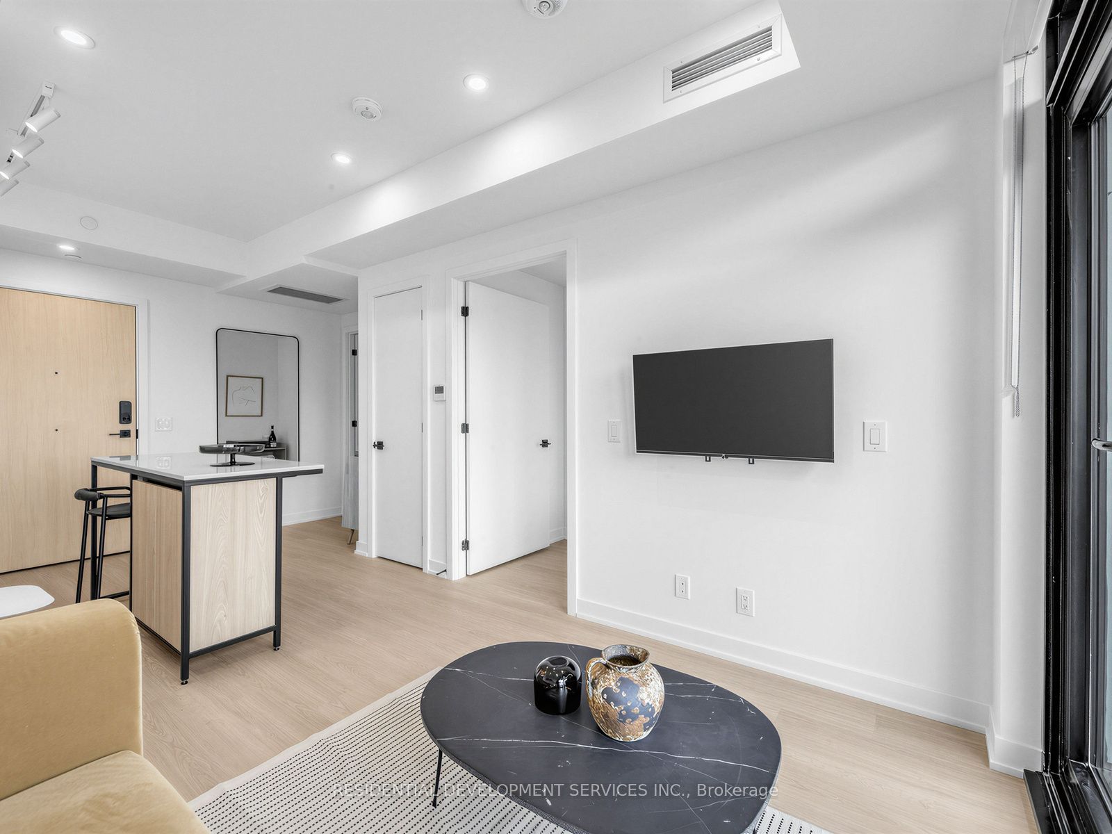 699 Sheppard Avenue E 1111 Property Photo 8