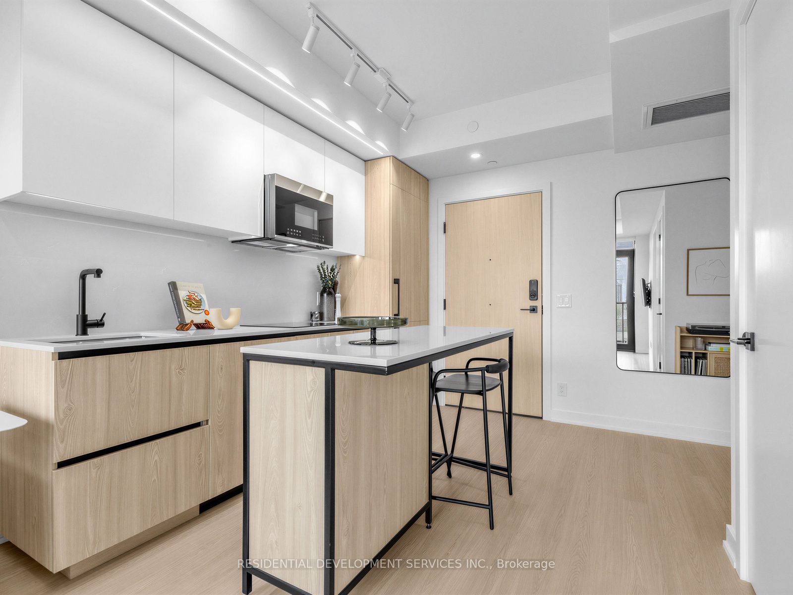 699 Sheppard Avenue E 1111 Property Photo 9