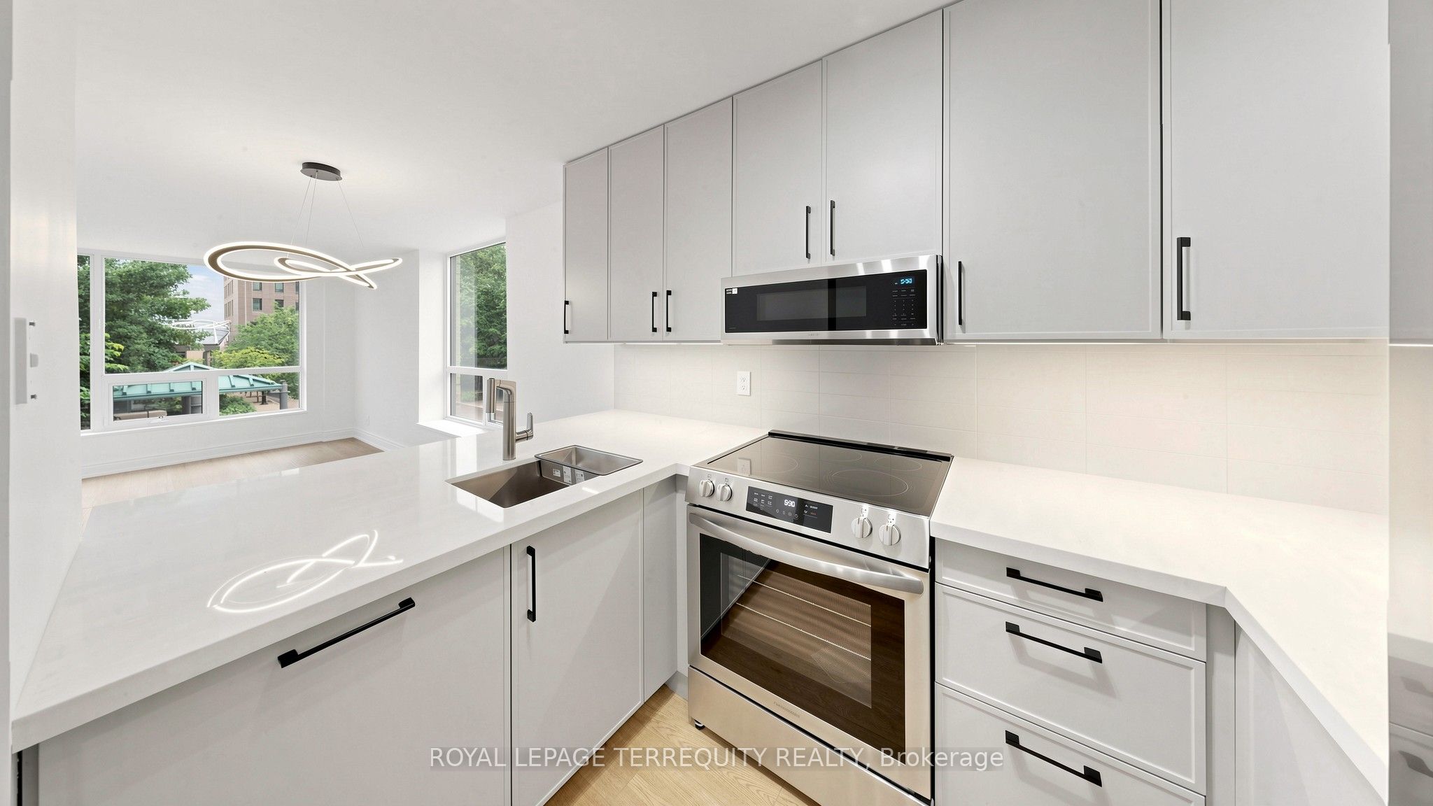 92 King Street E 220 Property Photo 4
