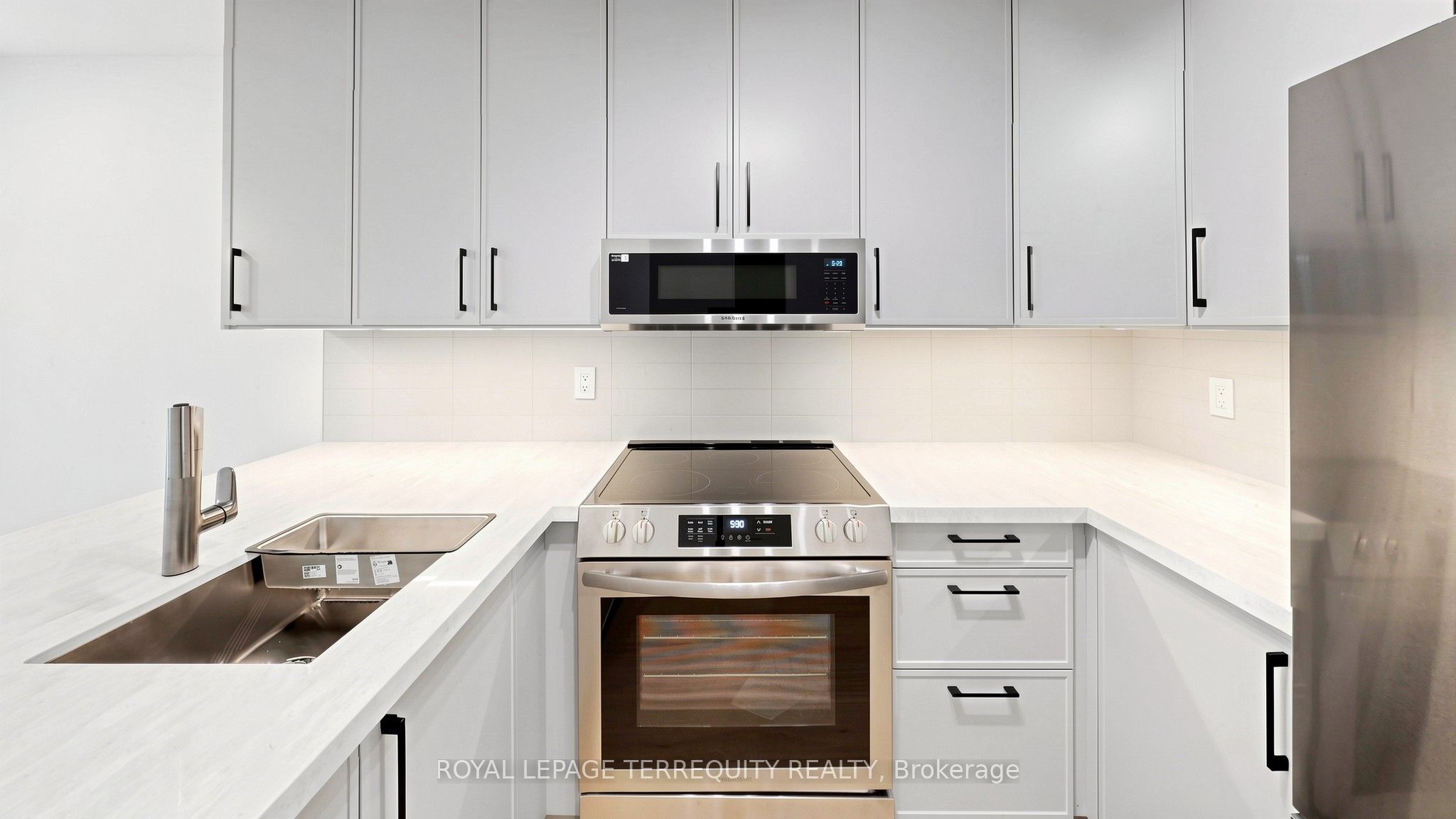 92 King Street E 220 Property Photo 6