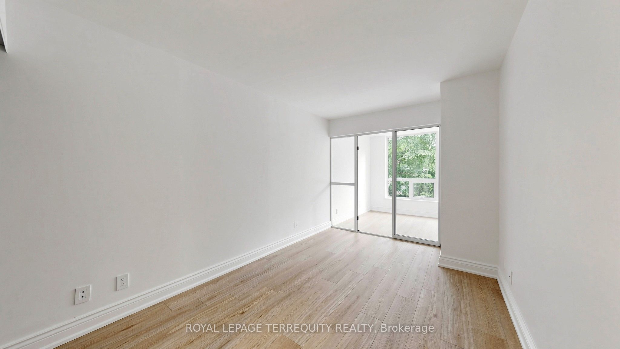 92 King Street E 220 Property Photo 12