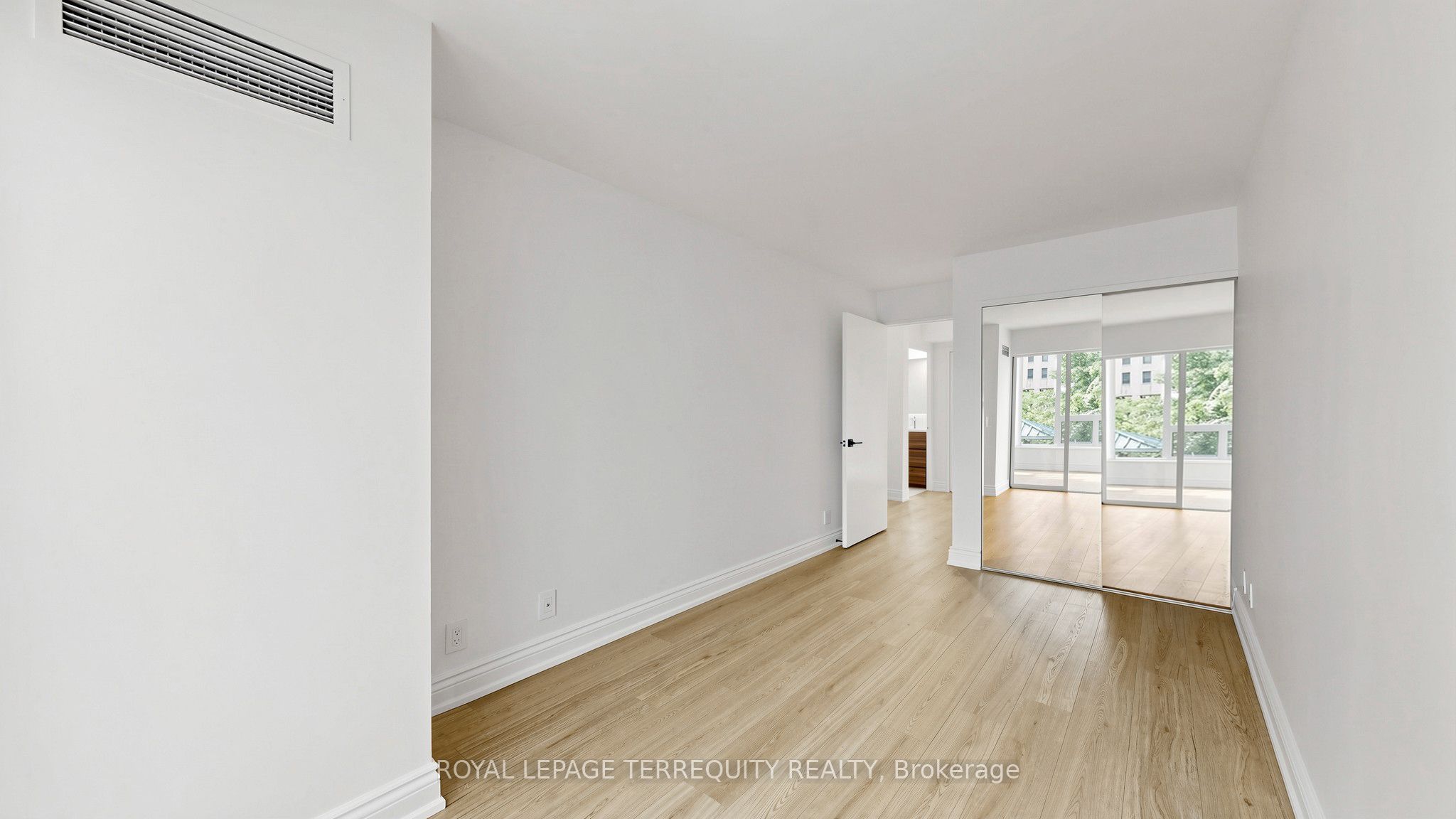 92 King Street E 220 Property Photo 14