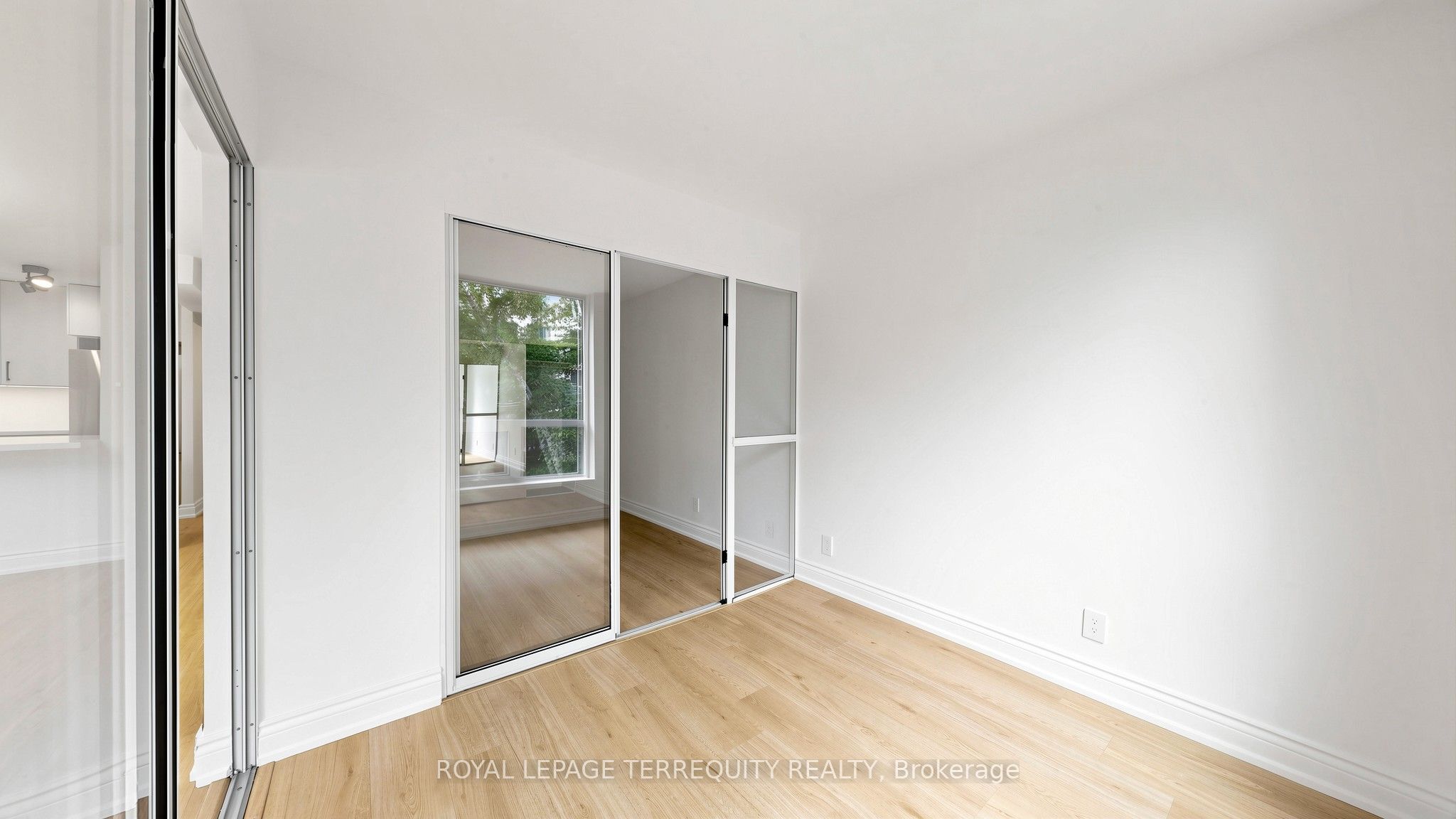 92 King Street E 220 Property Photo 15