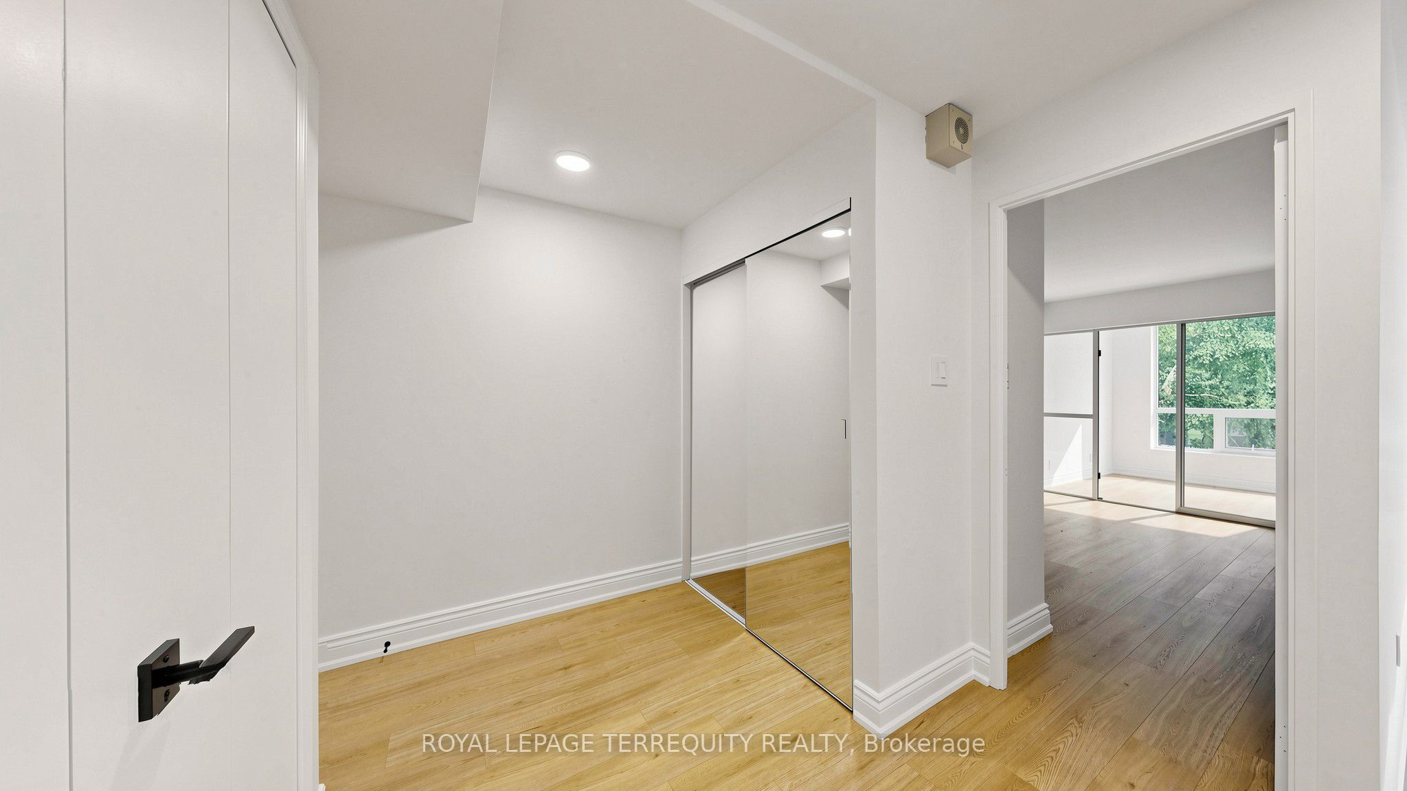 92 King Street E 220 Property Photo 23