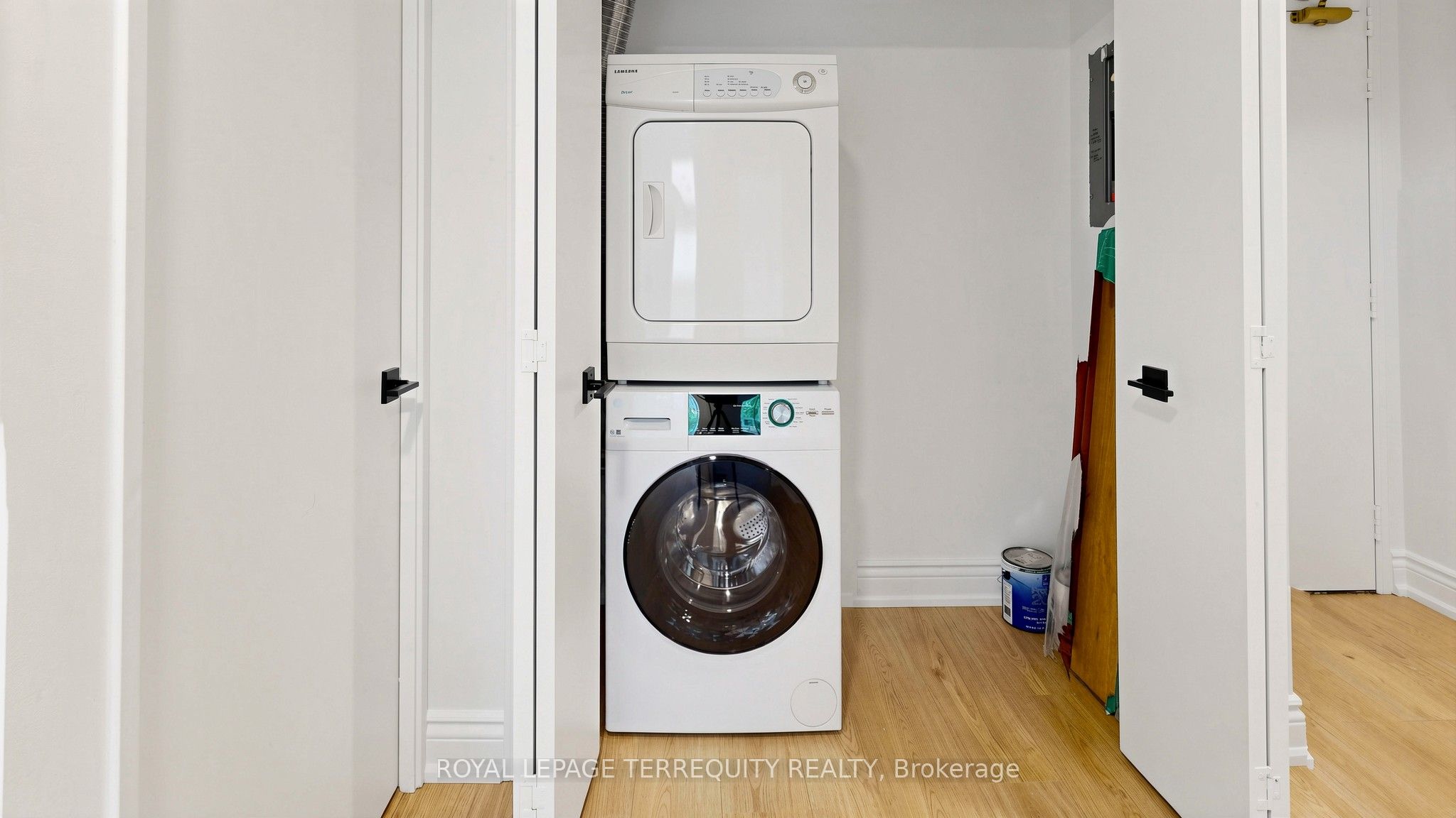 92 King Street E 220 Property Photo 24