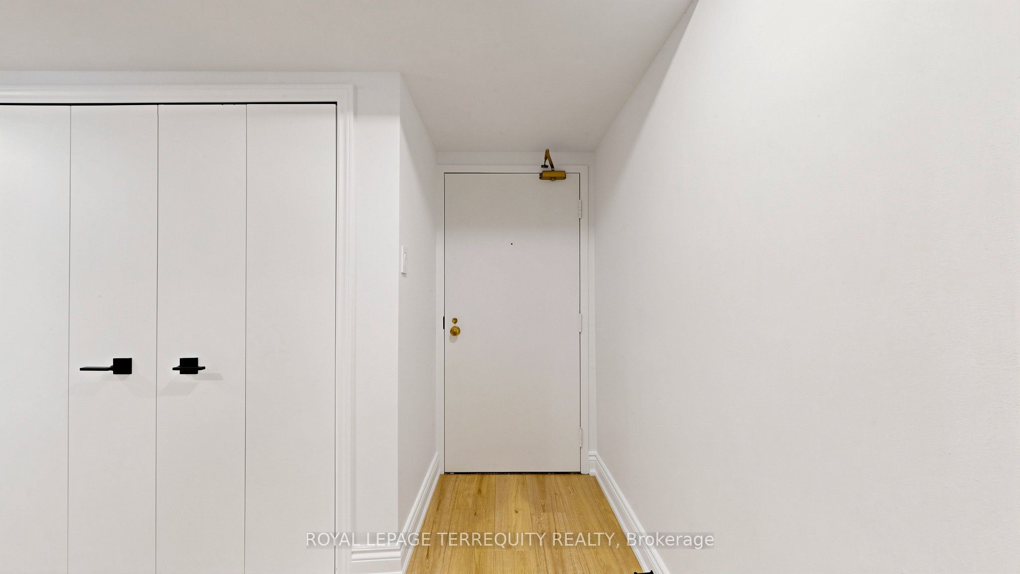 92 King Street E 220 Property Photo 25