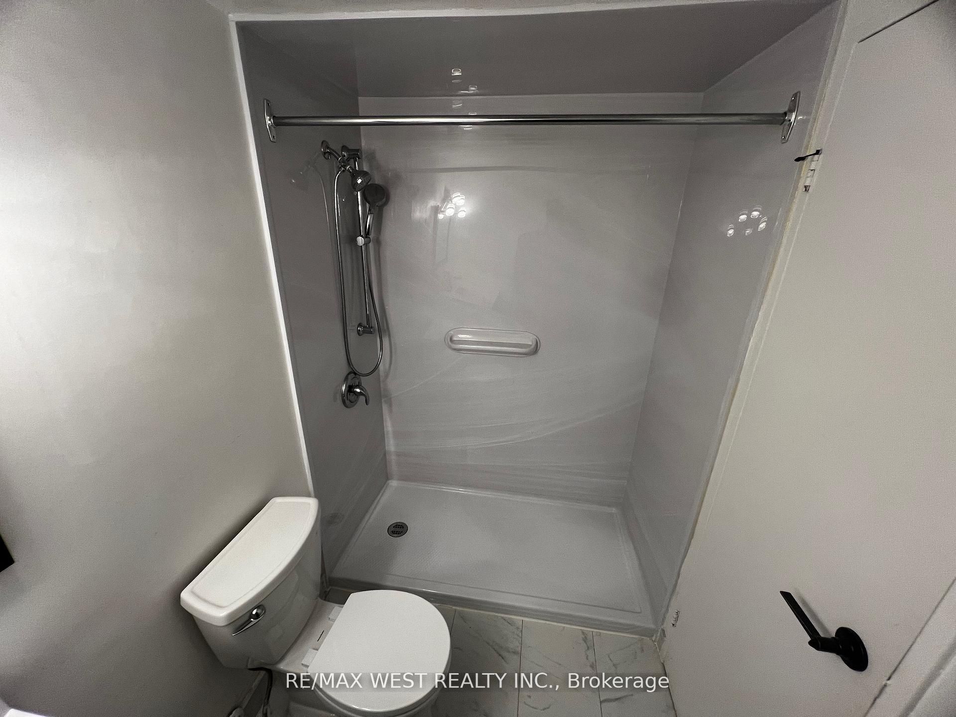 130 Neptune Drive 202 Property Photo 24