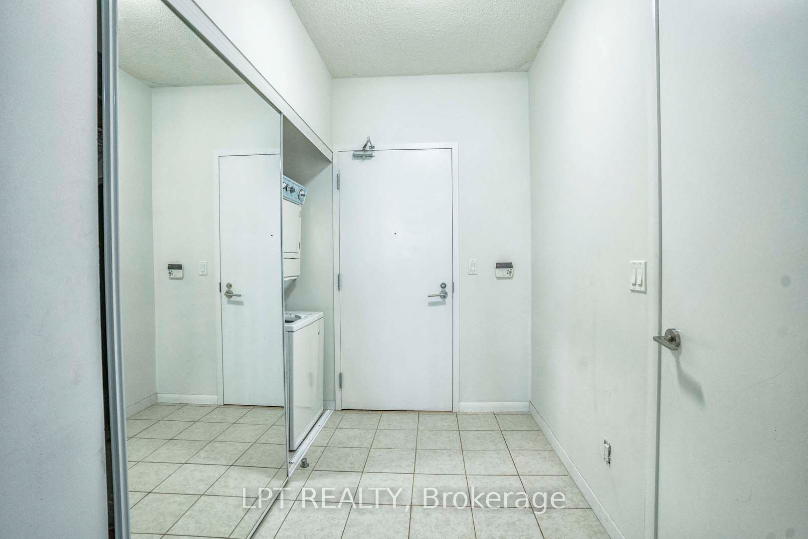 215 Fort York Boulevard 217 Property Photo 8