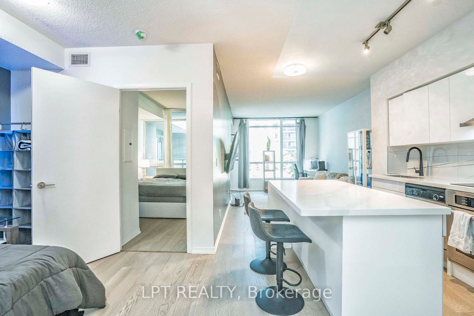 215 Fort York Boulevard 217 Property Photo 9
