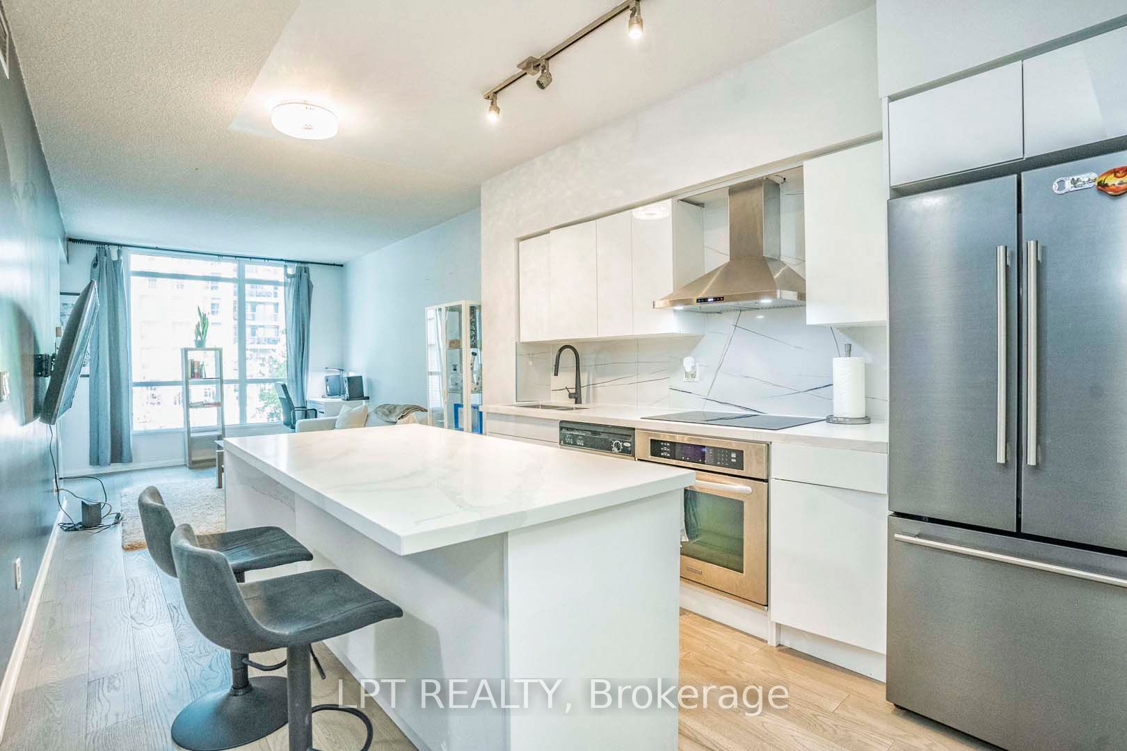 215 Fort York Boulevard 217 Property Photo 10
