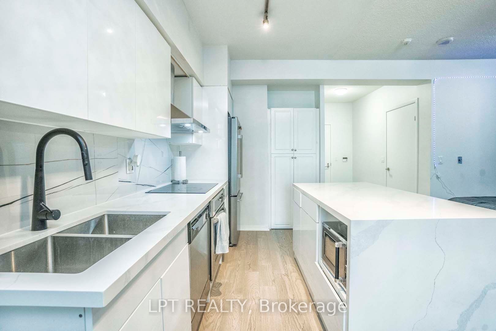 215 Fort York Boulevard 217 Property Photo 18