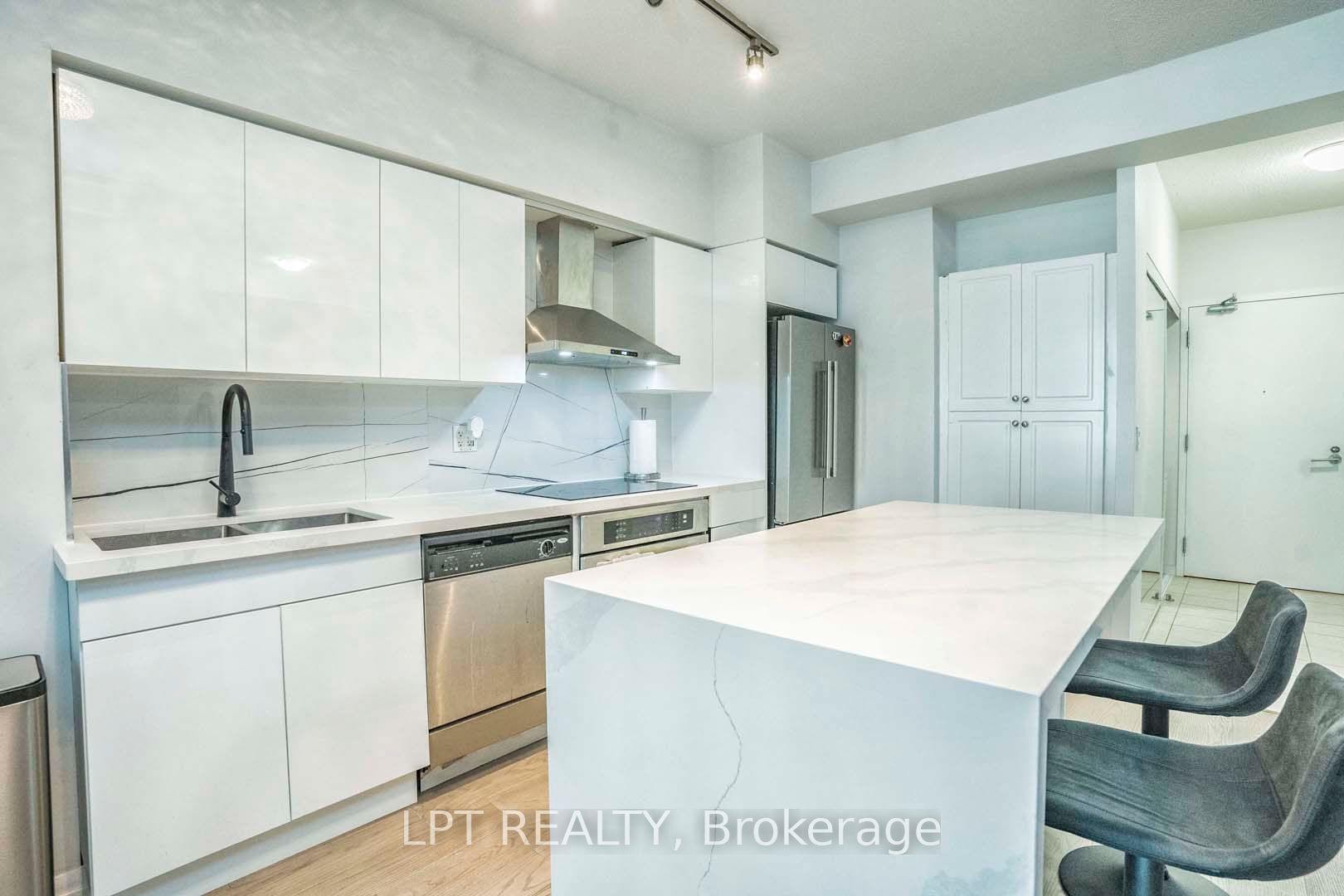 215 Fort York Boulevard 217 Property Photo 19