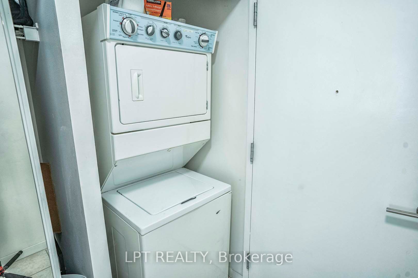 215 Fort York Boulevard 217 Property Photo 25