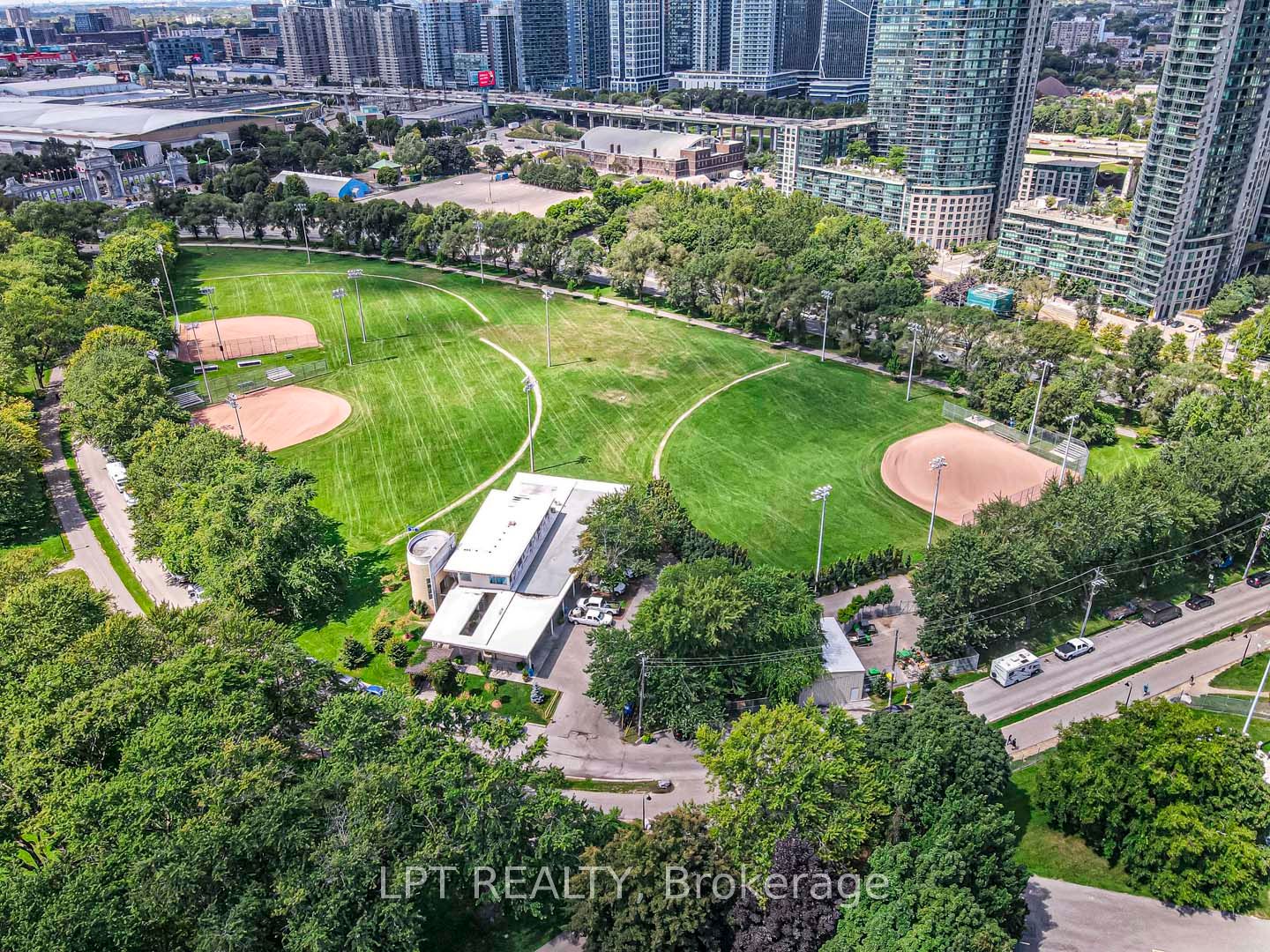 215 Fort York Boulevard 217 Property Photo 37