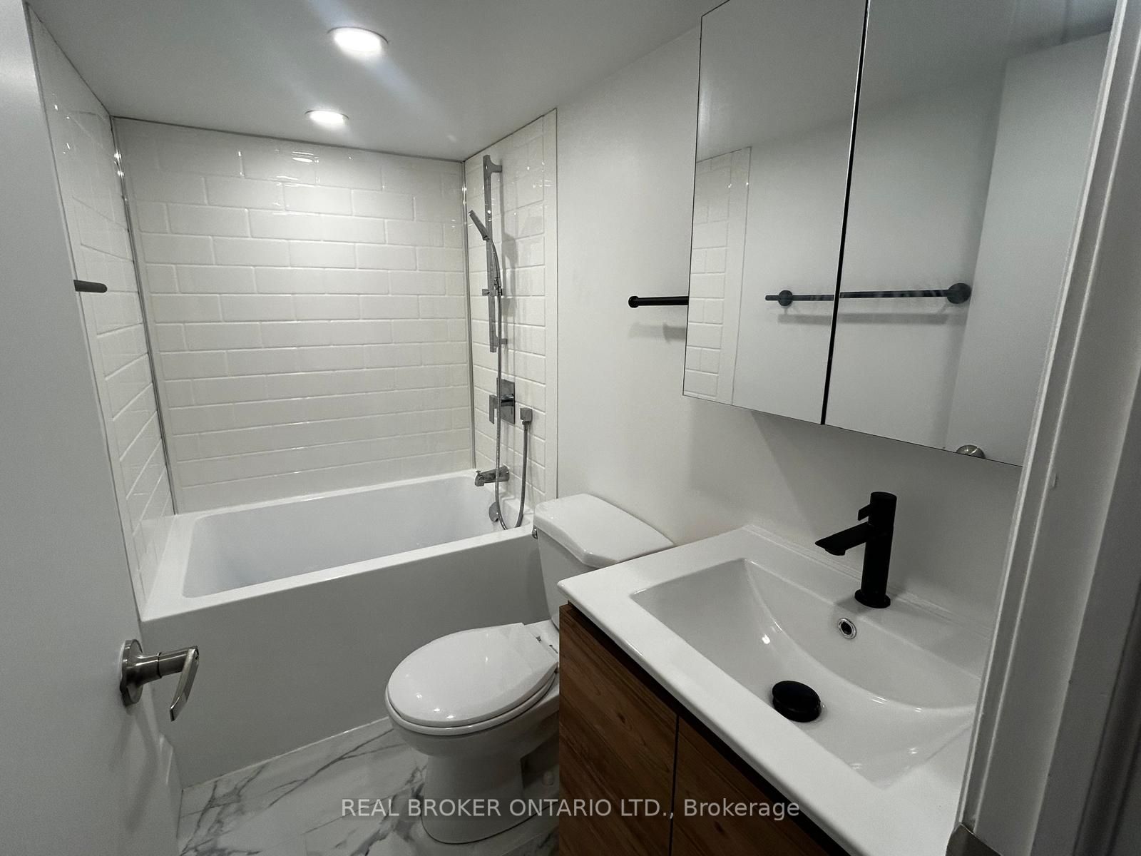 659 Vaughan Road 3 Property Photo 12
