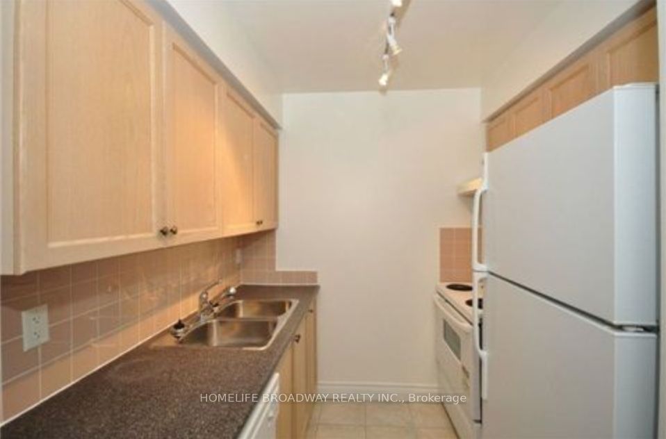 2 Clairtrell Road 315 Property Photo 9