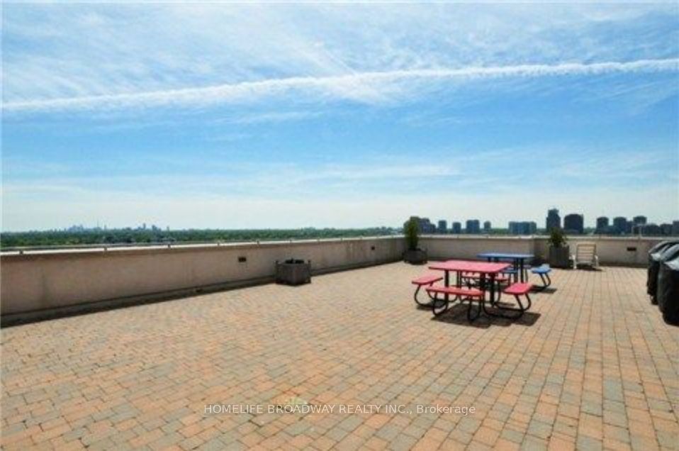 2 Clairtrell Road 315 Property Photo 26