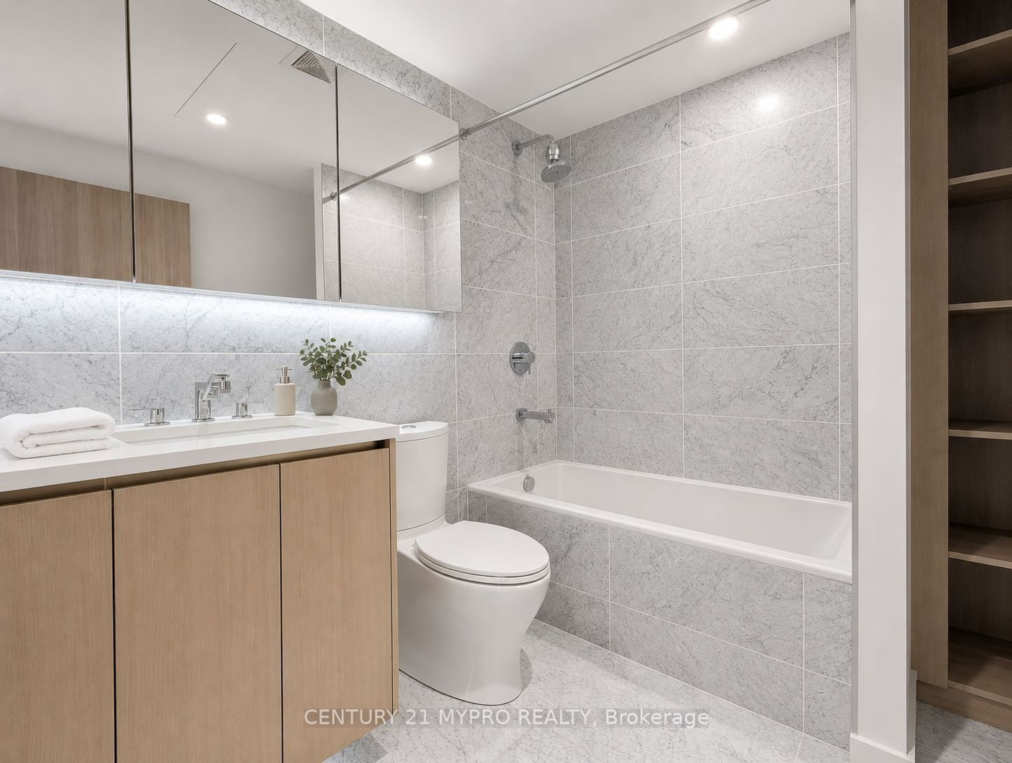 95 Mcmahon Drive 506 Property Photo 5