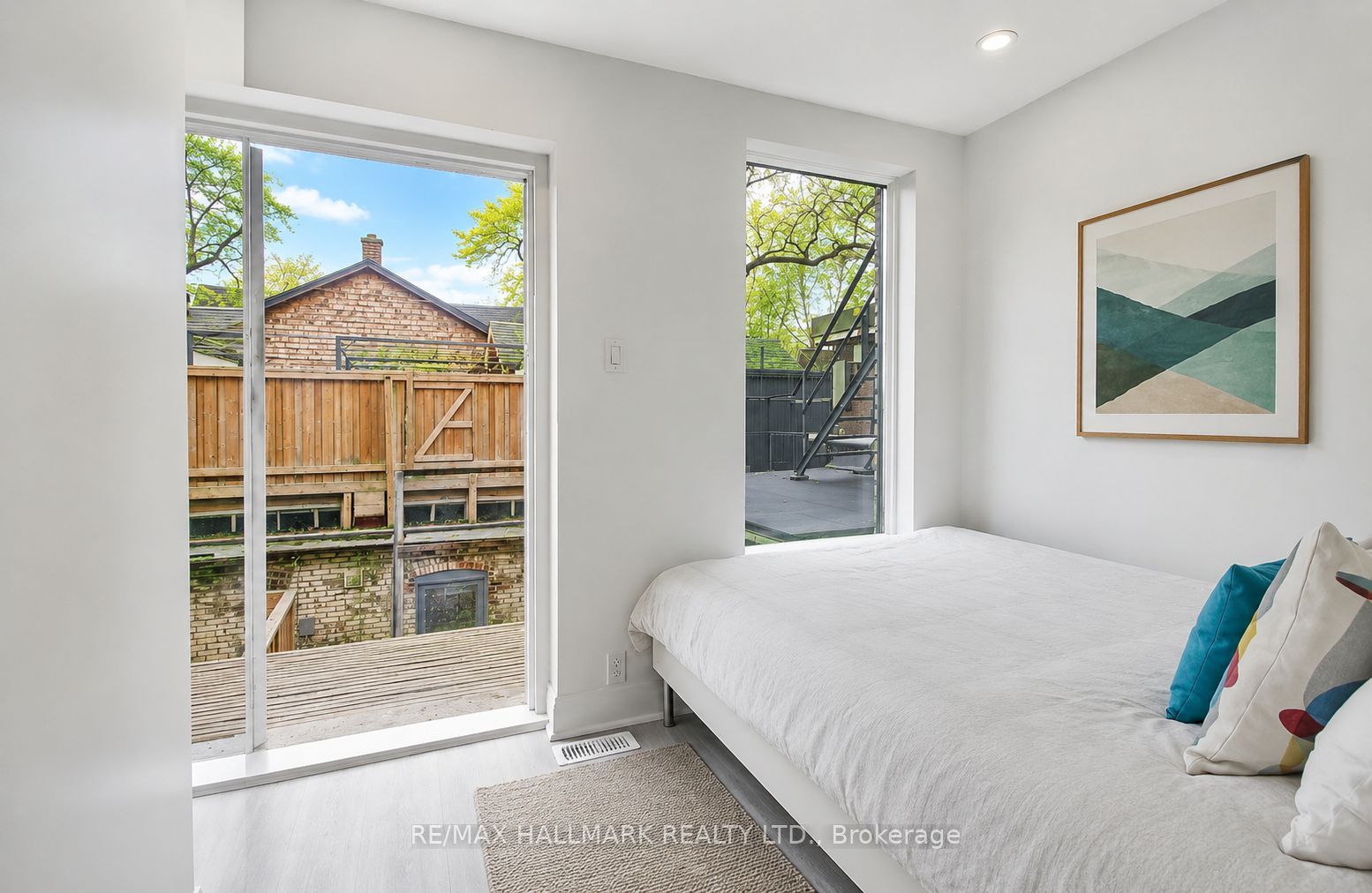 415 Dundas Street E 2 Property Photo 5