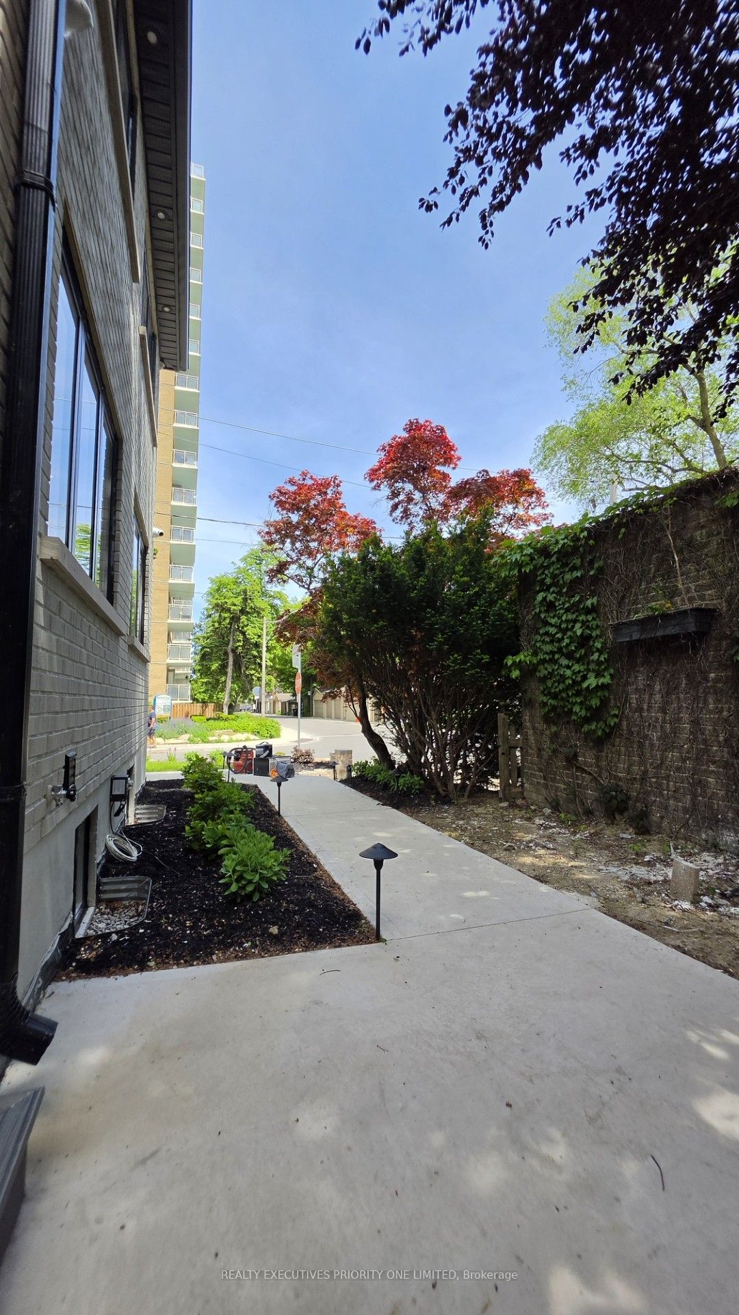 10 Lascelles Boulevard Main Property Photo 2