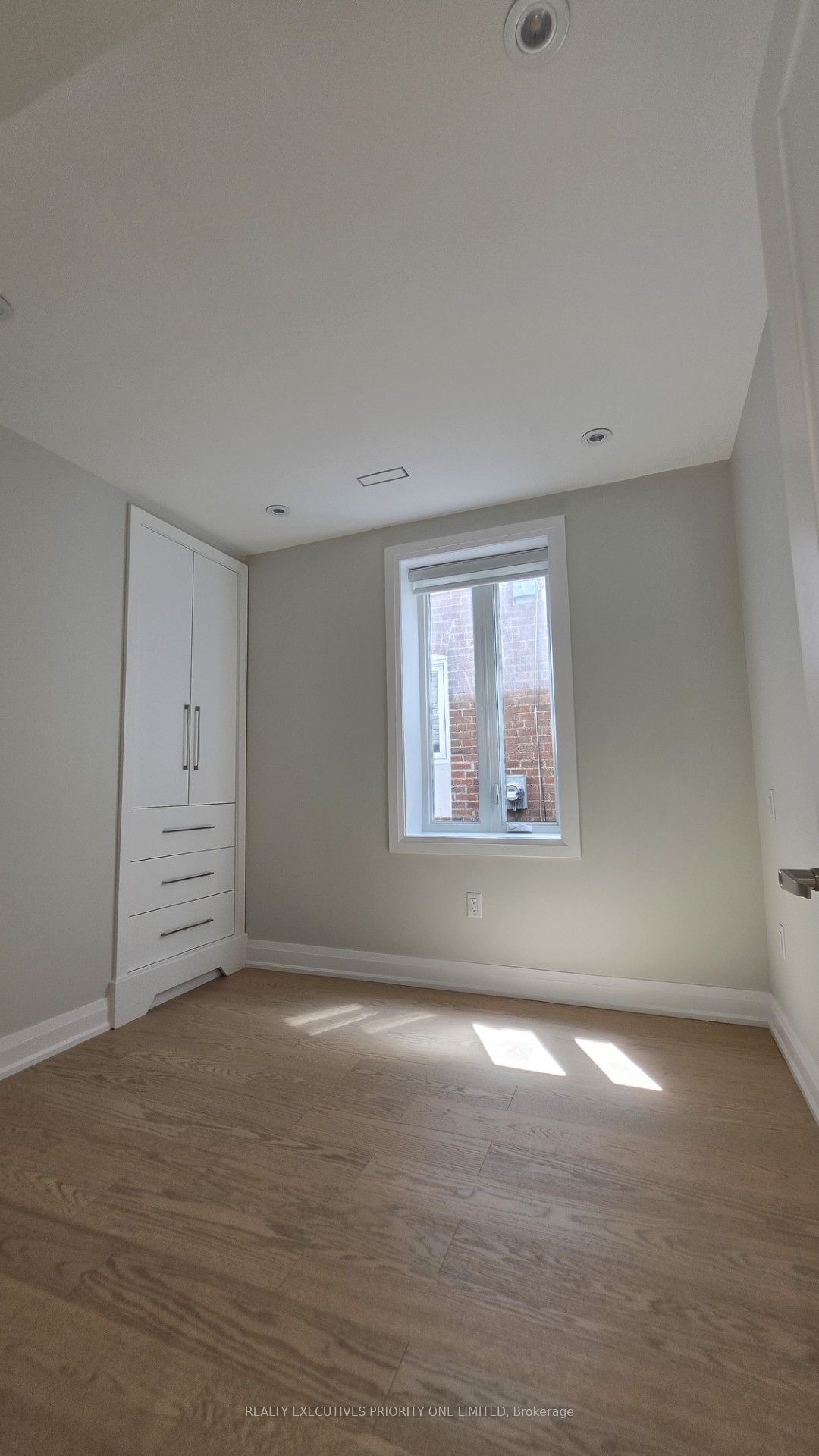 10 Lascelles Boulevard Main Property Photo 7