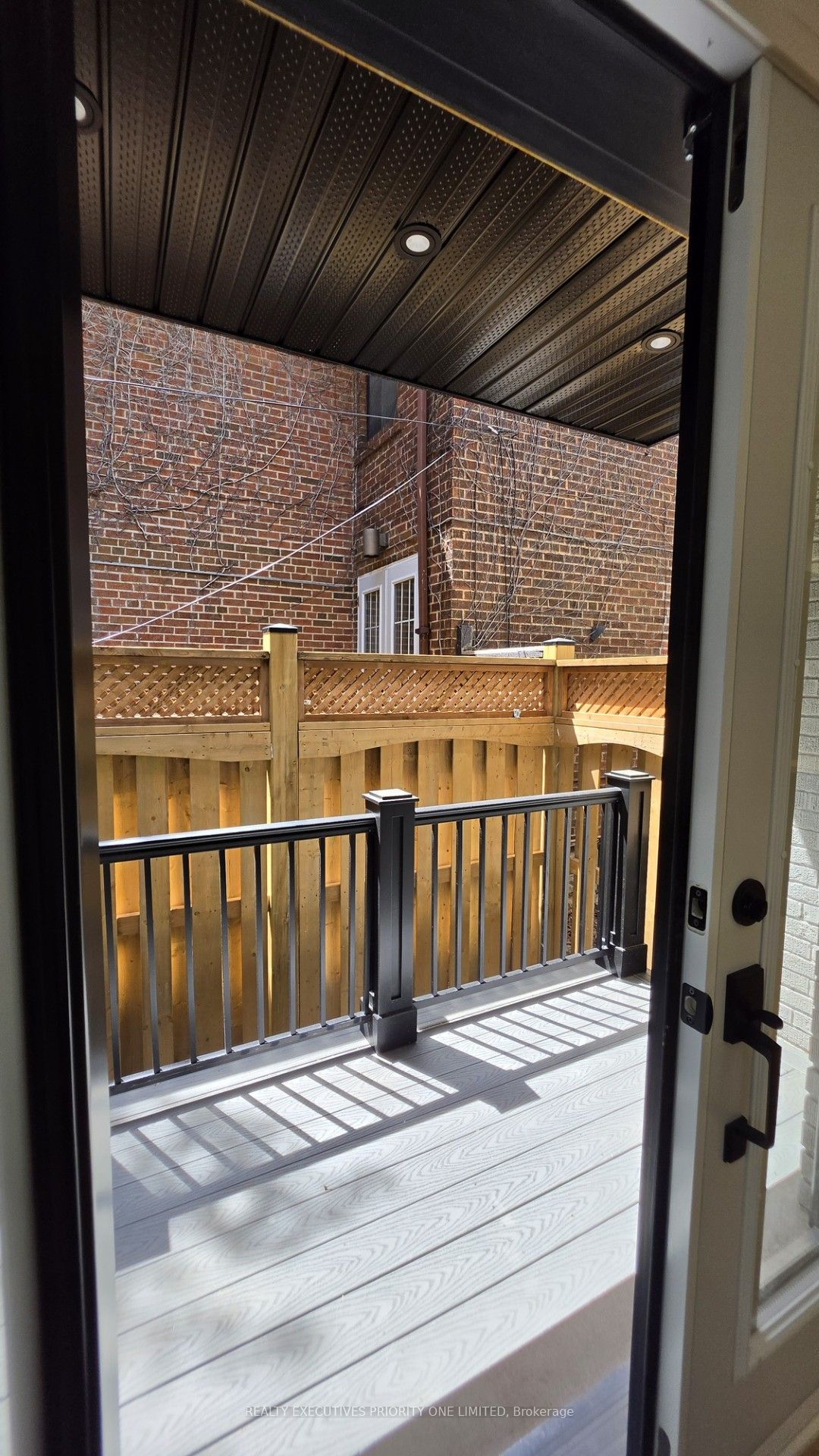 10 Lascelles Boulevard Main Property Photo 8