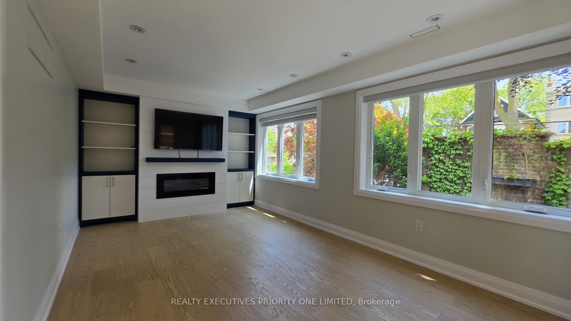 10 Lascelles Boulevard Main Property Photo 10