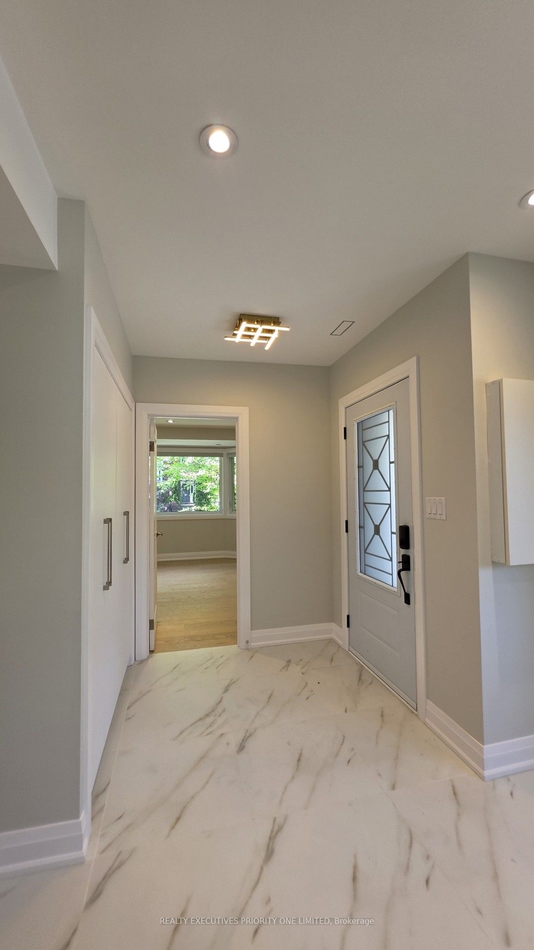 10 Lascelles Boulevard Main Property Photo 12