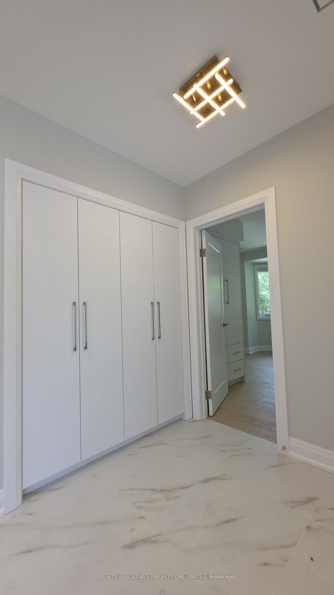 10 Lascelles Boulevard Main Property Photo 13