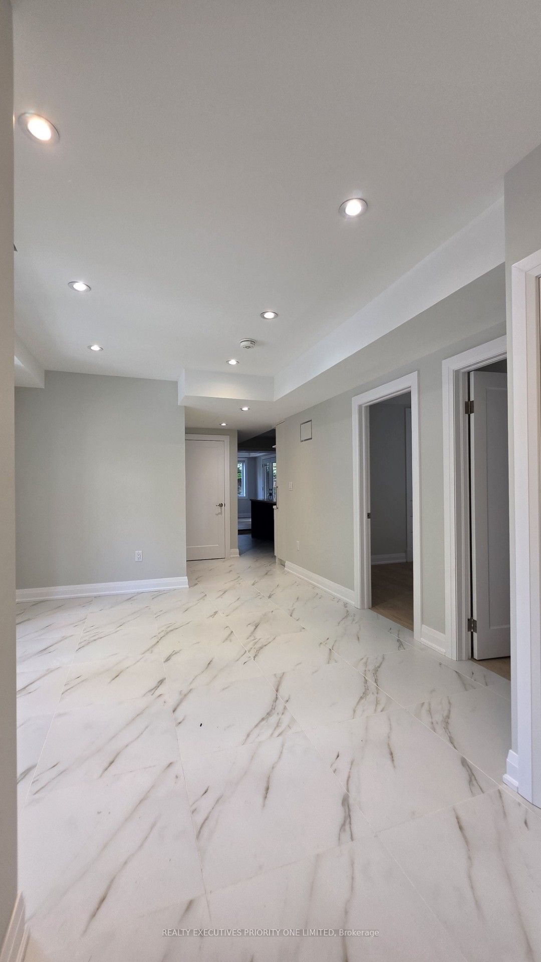 10 Lascelles Boulevard Main Property Photo 15
