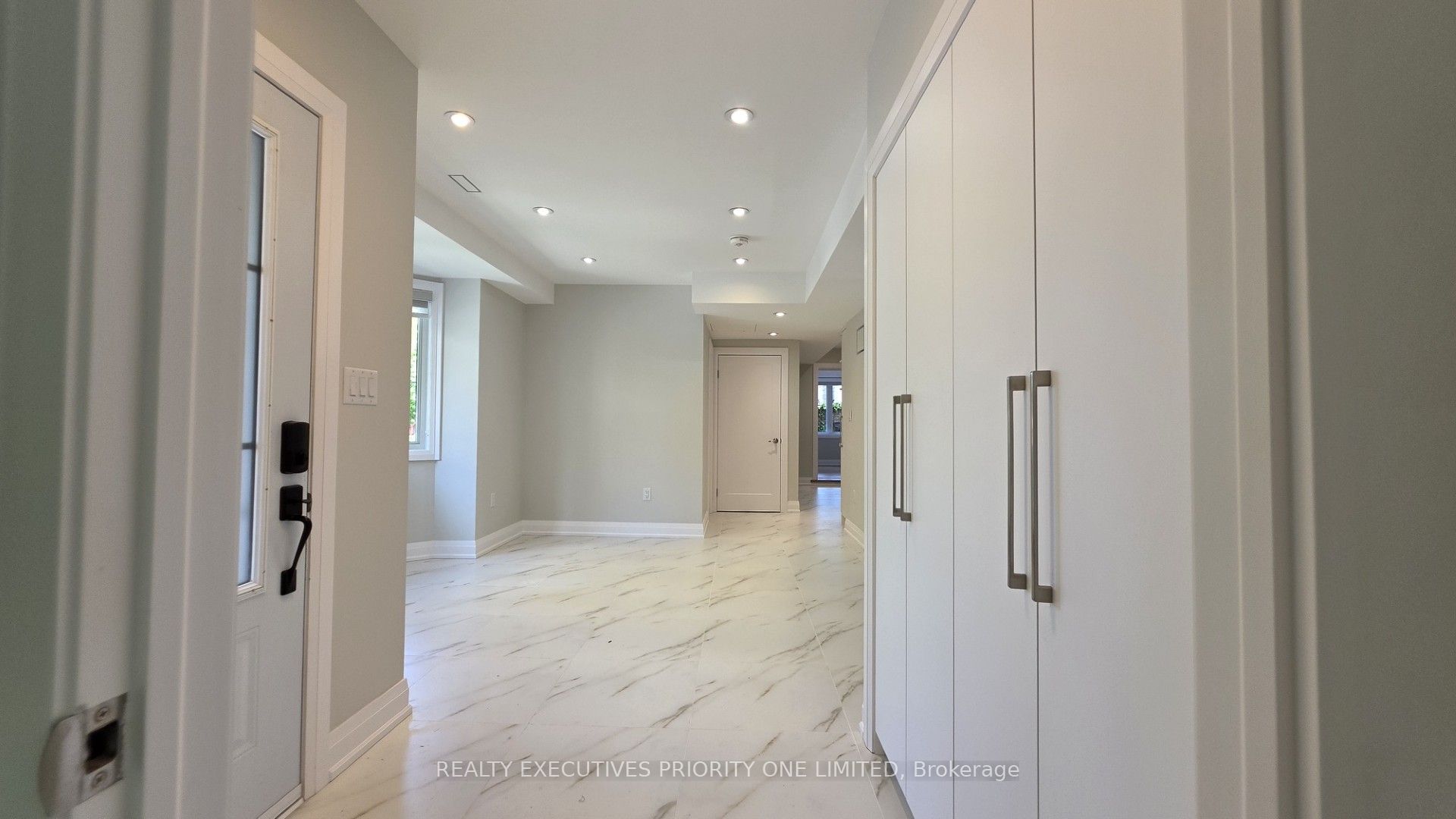 10 Lascelles Boulevard Main Property Photo 16