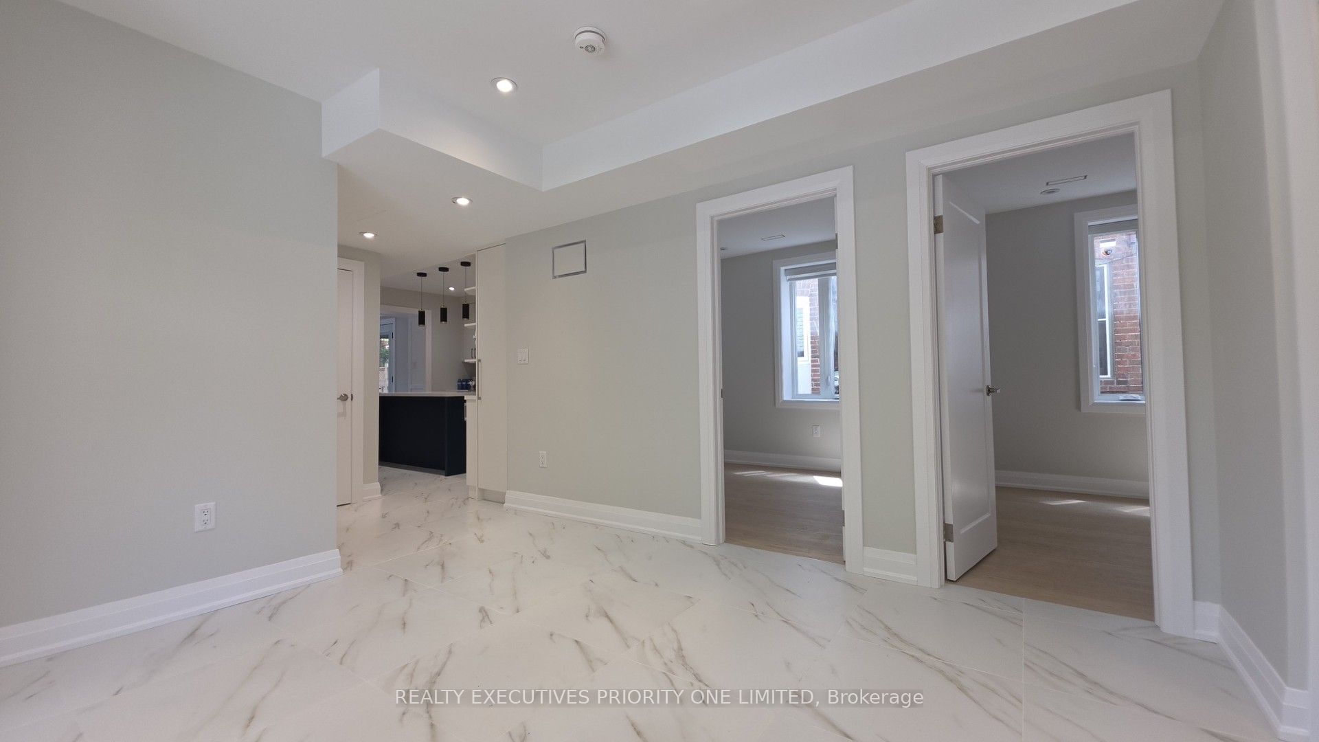 10 Lascelles Boulevard Main Property Photo 18