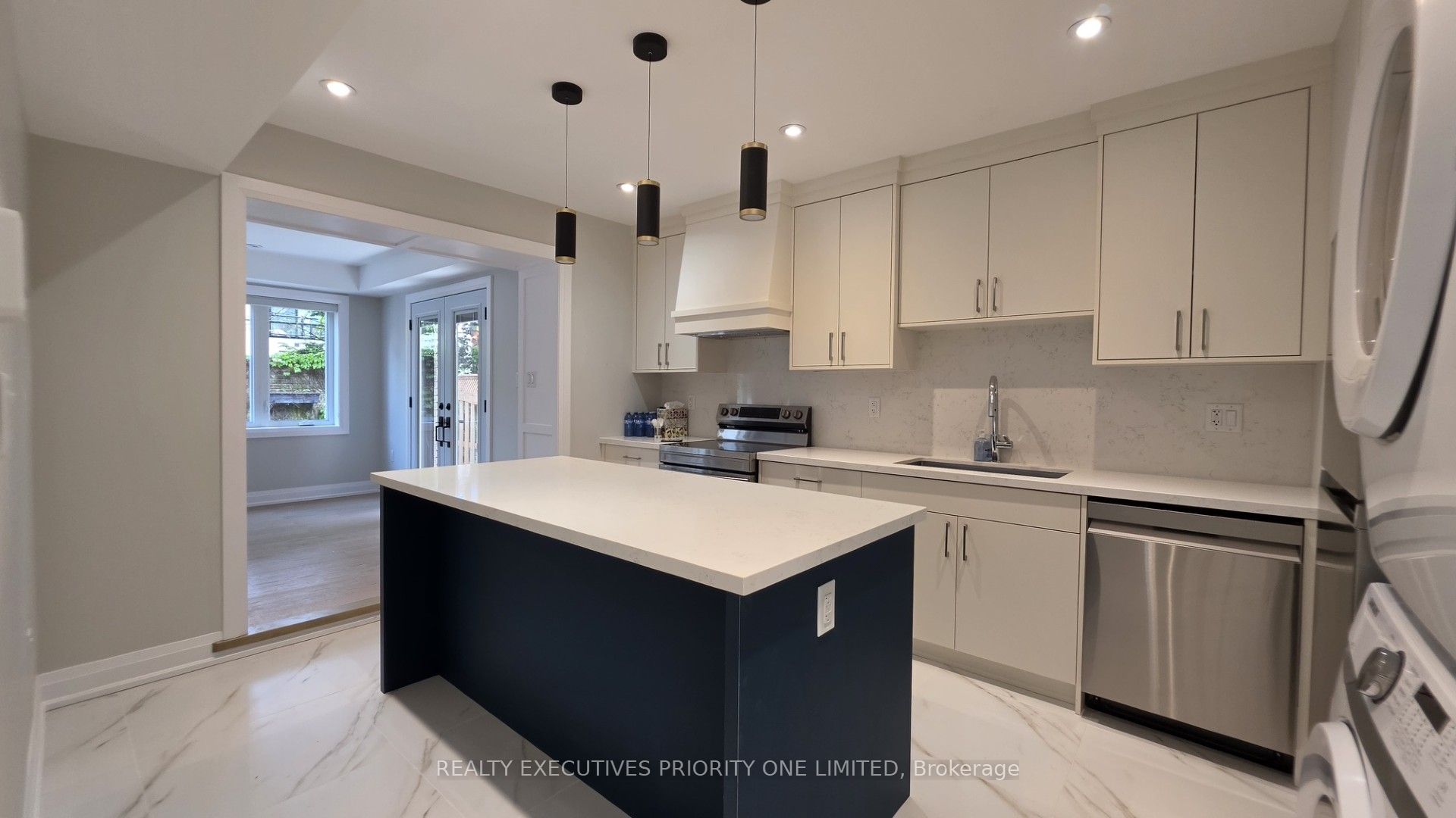 10 Lascelles Boulevard Main Property Photo 19