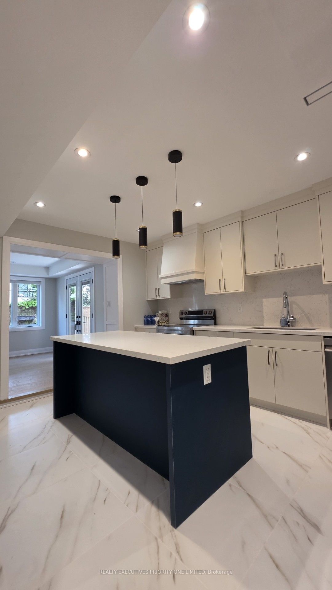 10 Lascelles Boulevard Main Property Photo 21