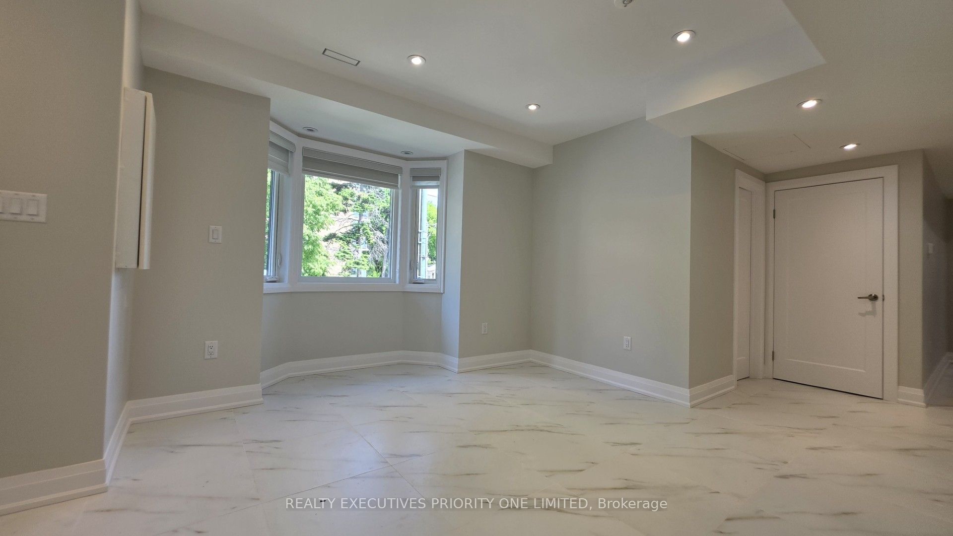 10 Lascelles Boulevard Main Property Photo 23