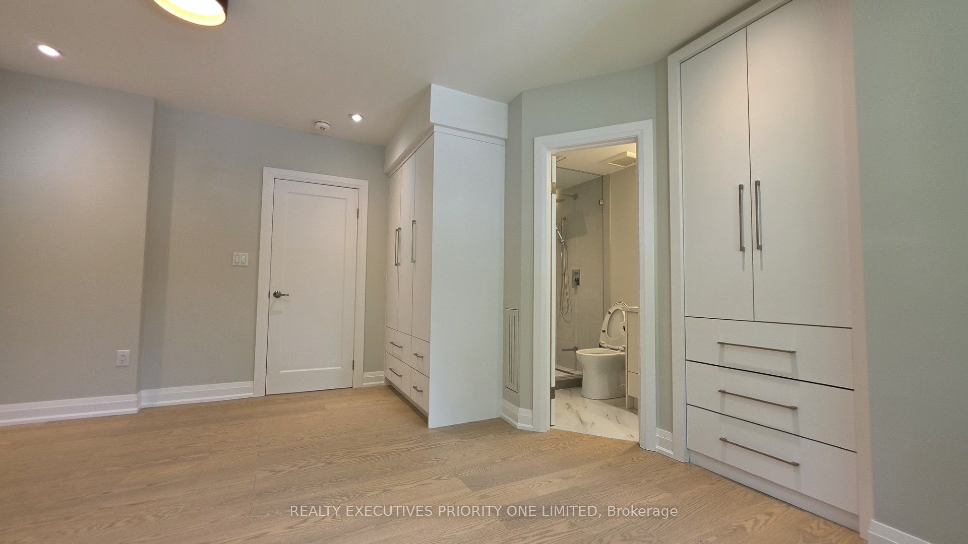 10 Lascelles Boulevard Main Property Photo 24