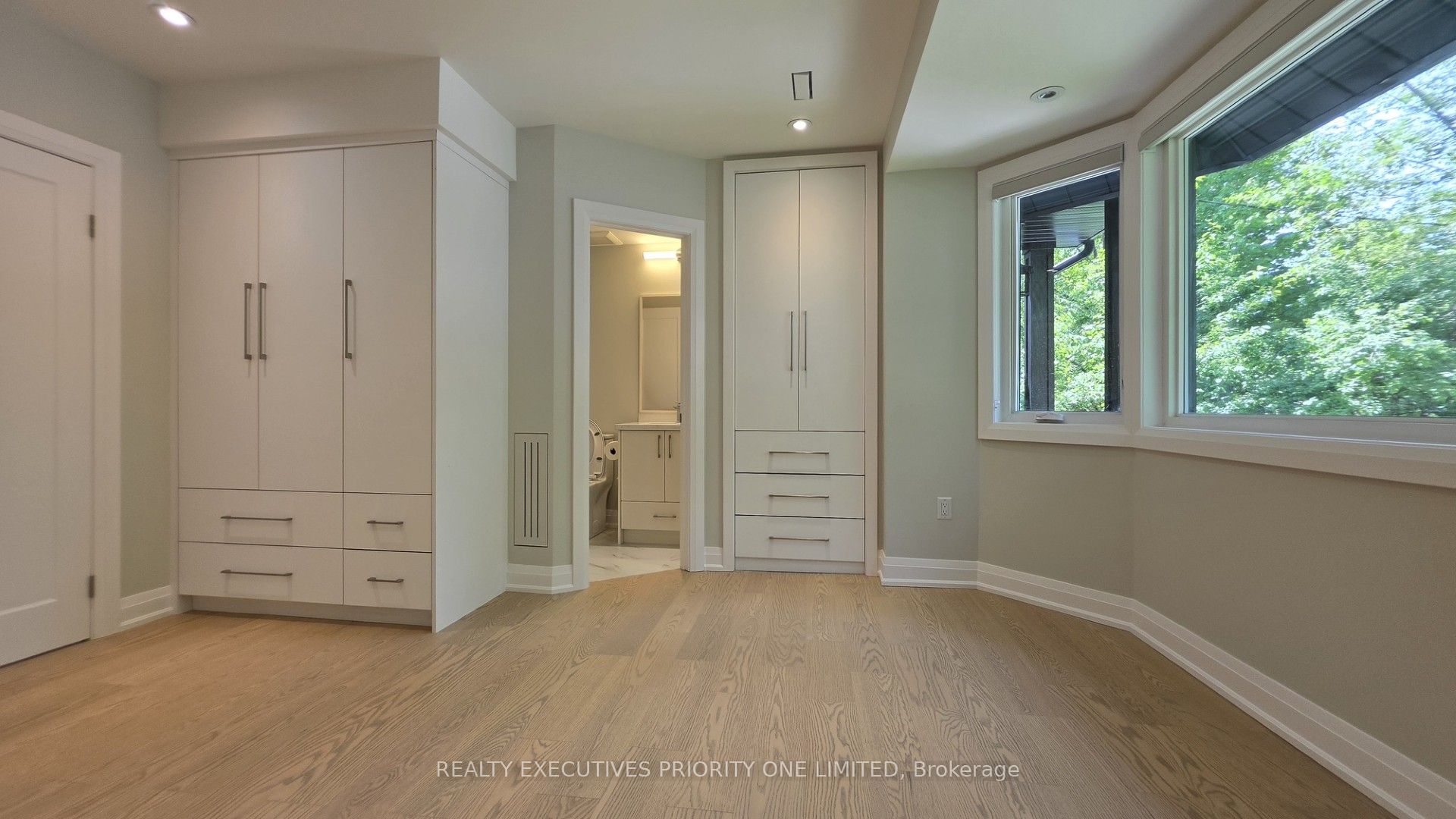 10 Lascelles Boulevard Main Property Photo 25