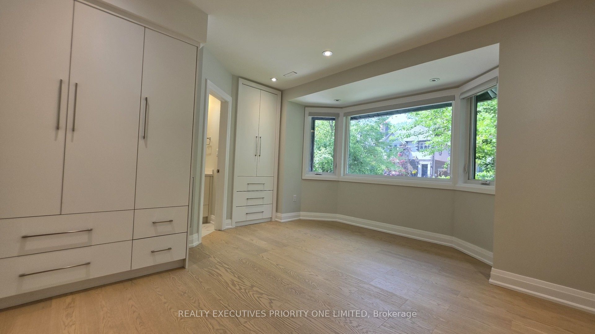 10 Lascelles Boulevard Main Property Photo 26