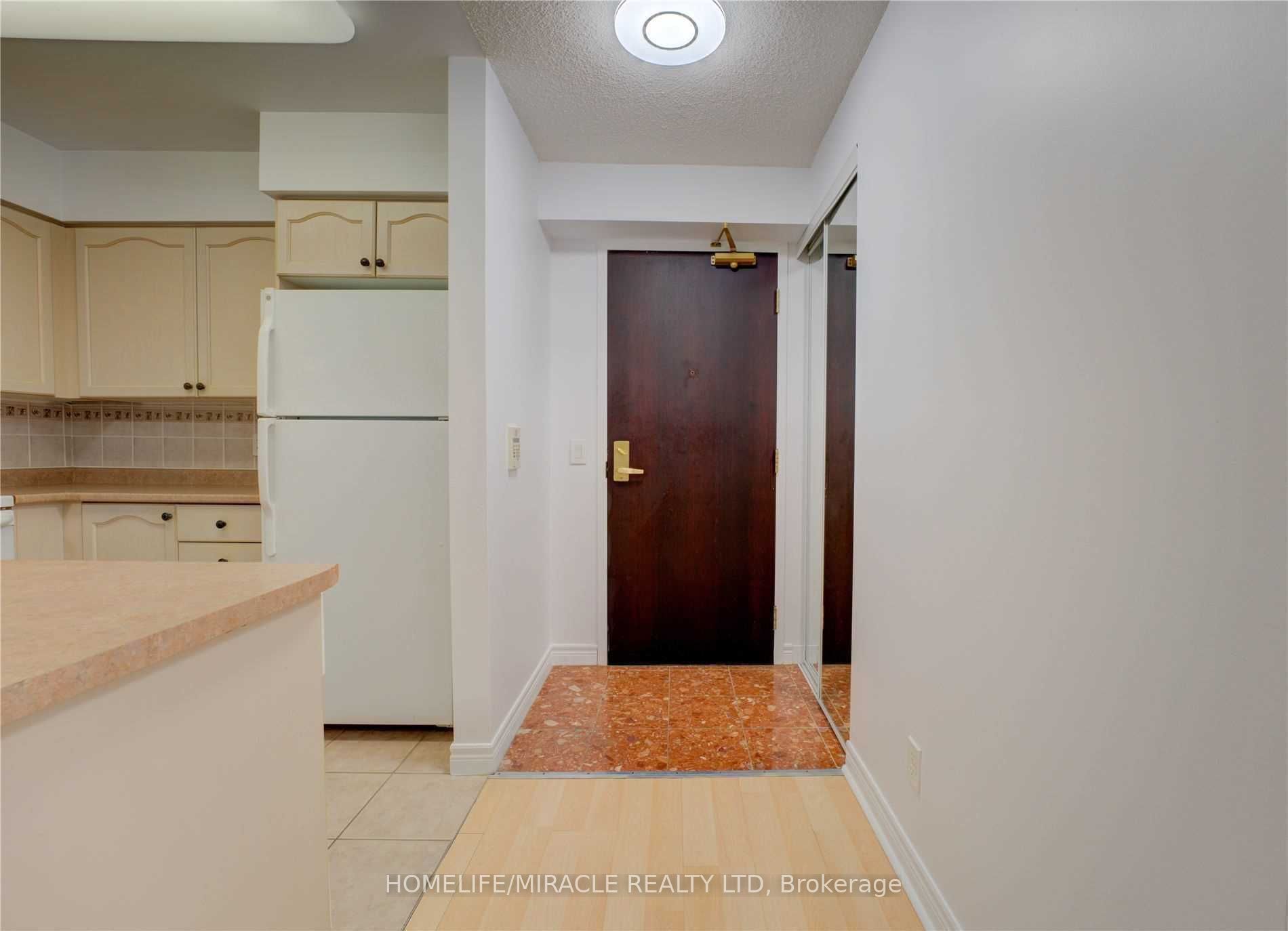 30 Grand Trunk Crescent 1509 Property Photo 6