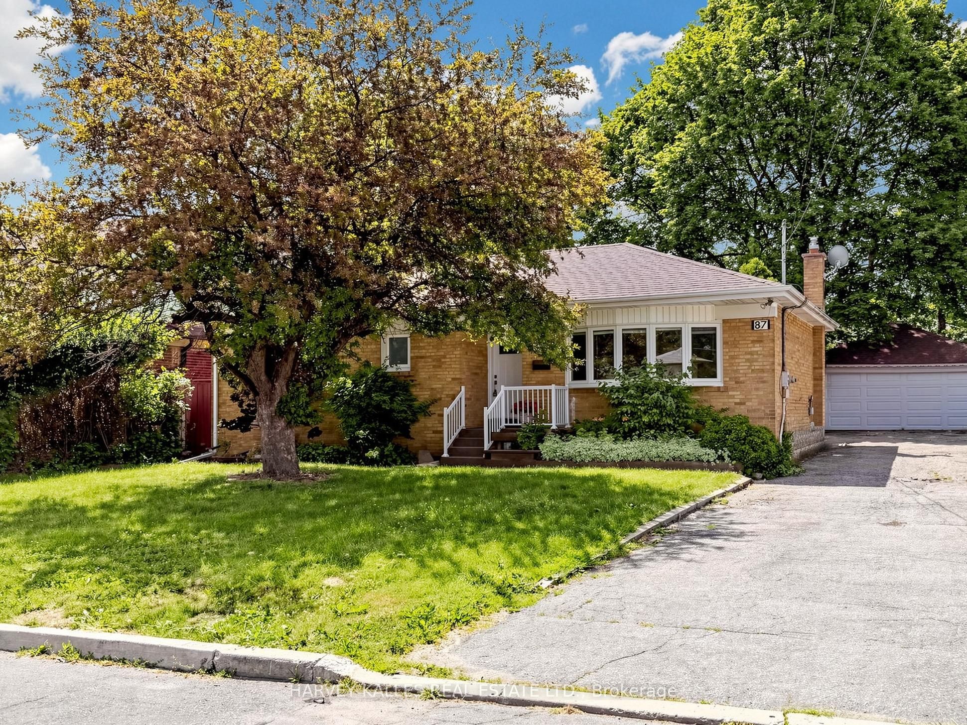 87 Combe Avenue Property Photo 2