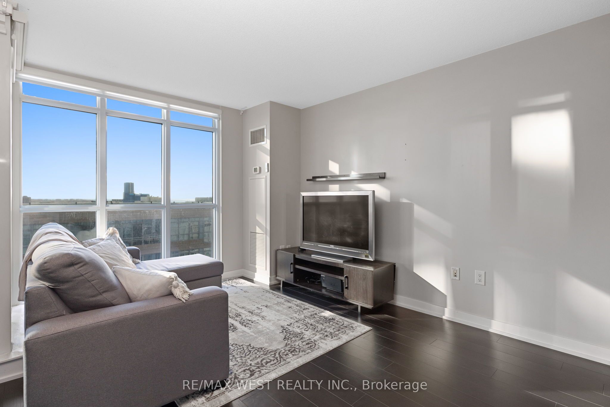 15 Iceboat Terrace 1106 Property Photo 5