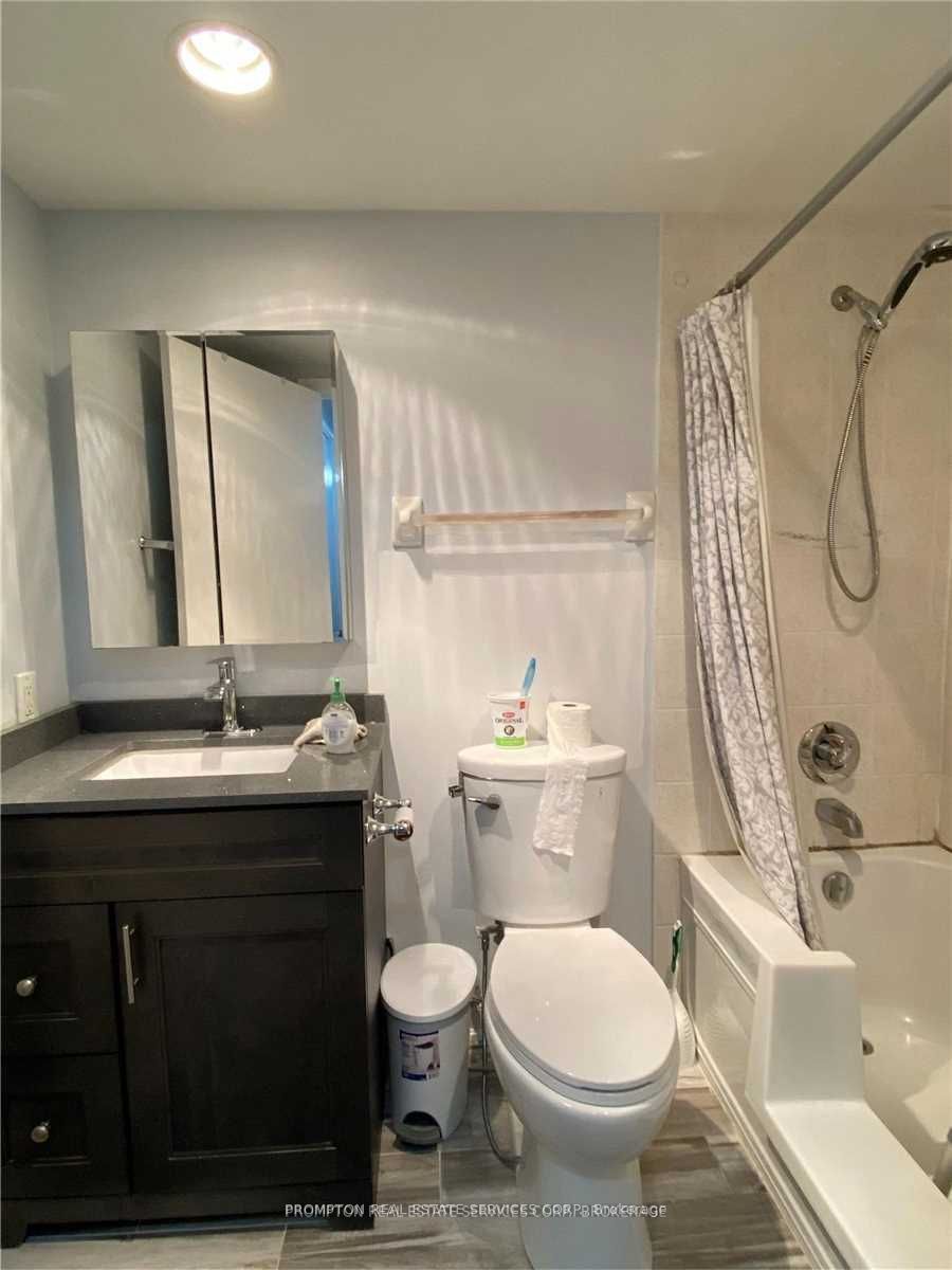 410 Queens Quay Way W 1505 Property Photo 6