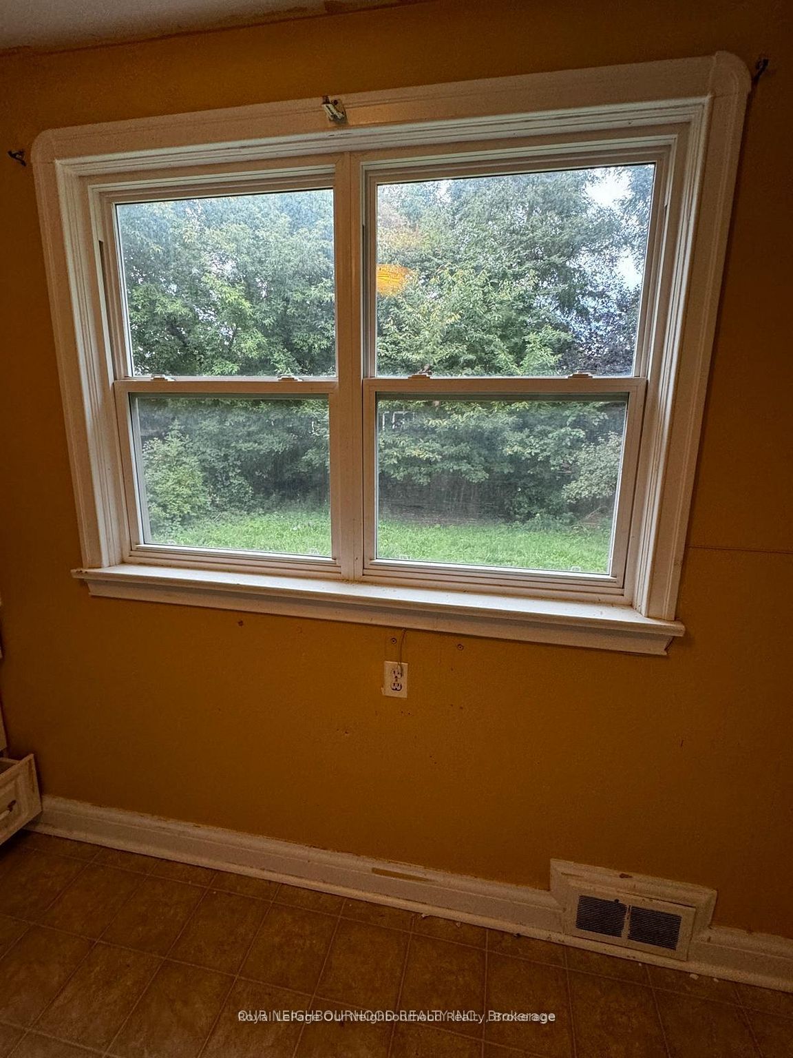 105 Poyntz Avenue Upper Property Photo 7