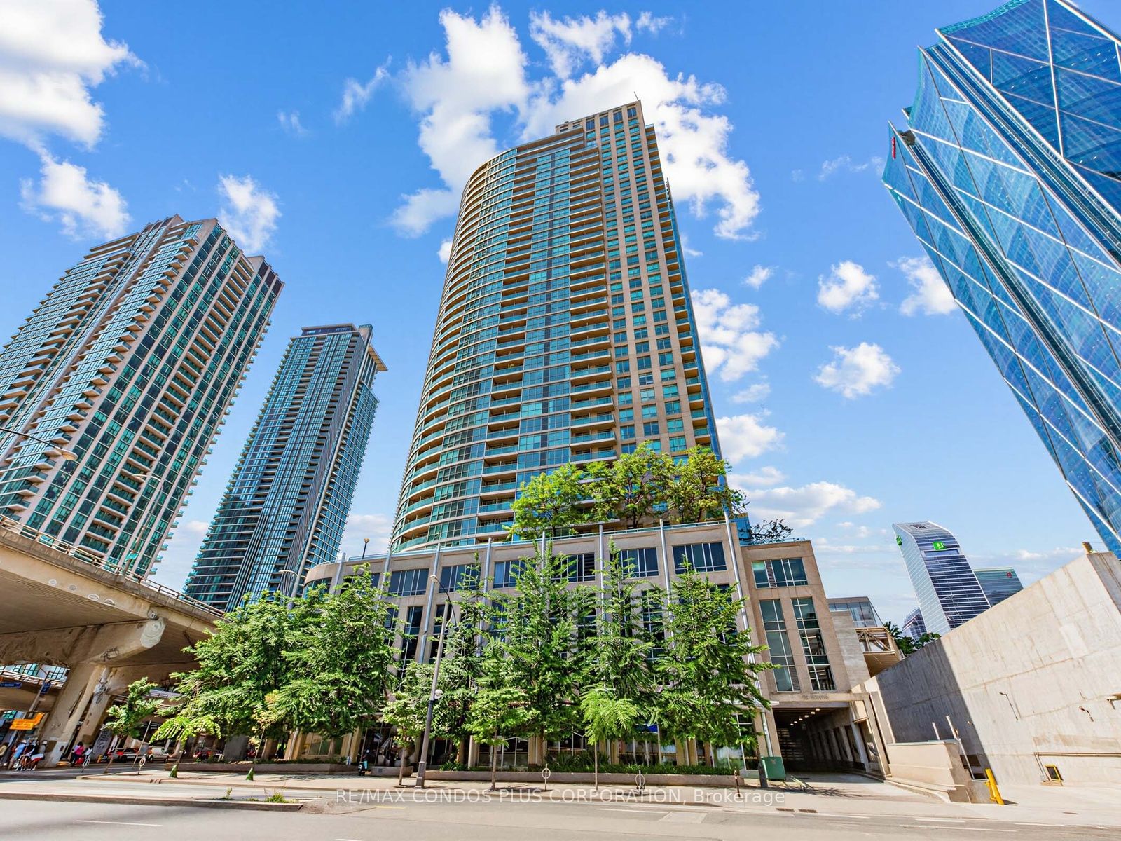 18 Yonge Street 1012 Property Photo 1