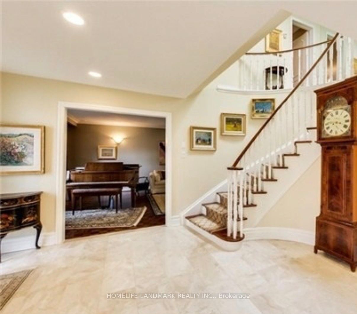 15 Tofino Crescent Property Photo 3