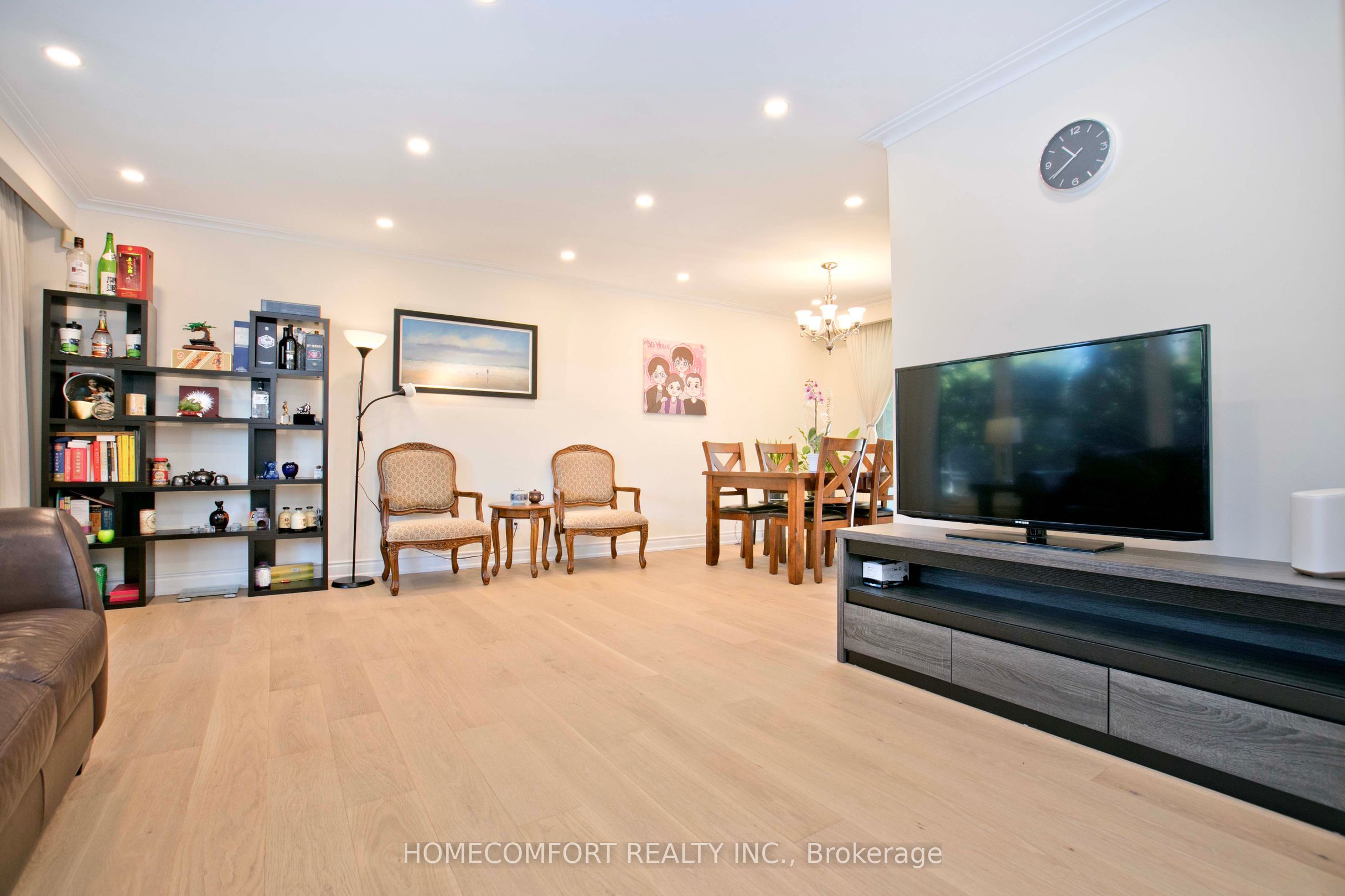 19 Oldborough Circle Upper Property Photo 3