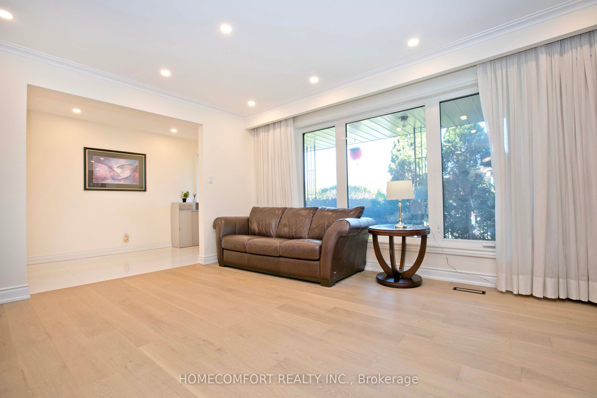 19 Oldborough Circle Upper Property Photo 4